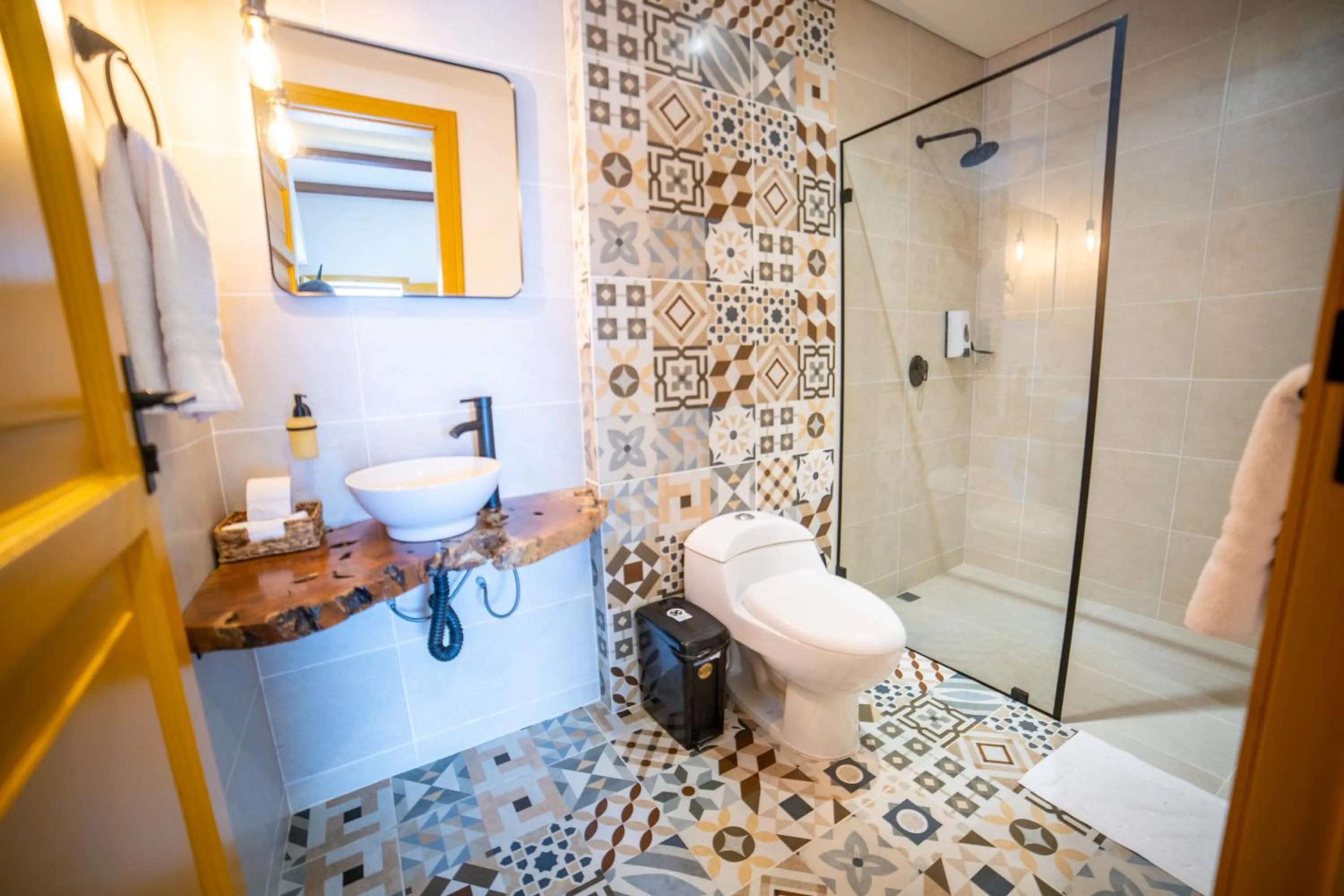 Shower in Casa Serafin Hotel