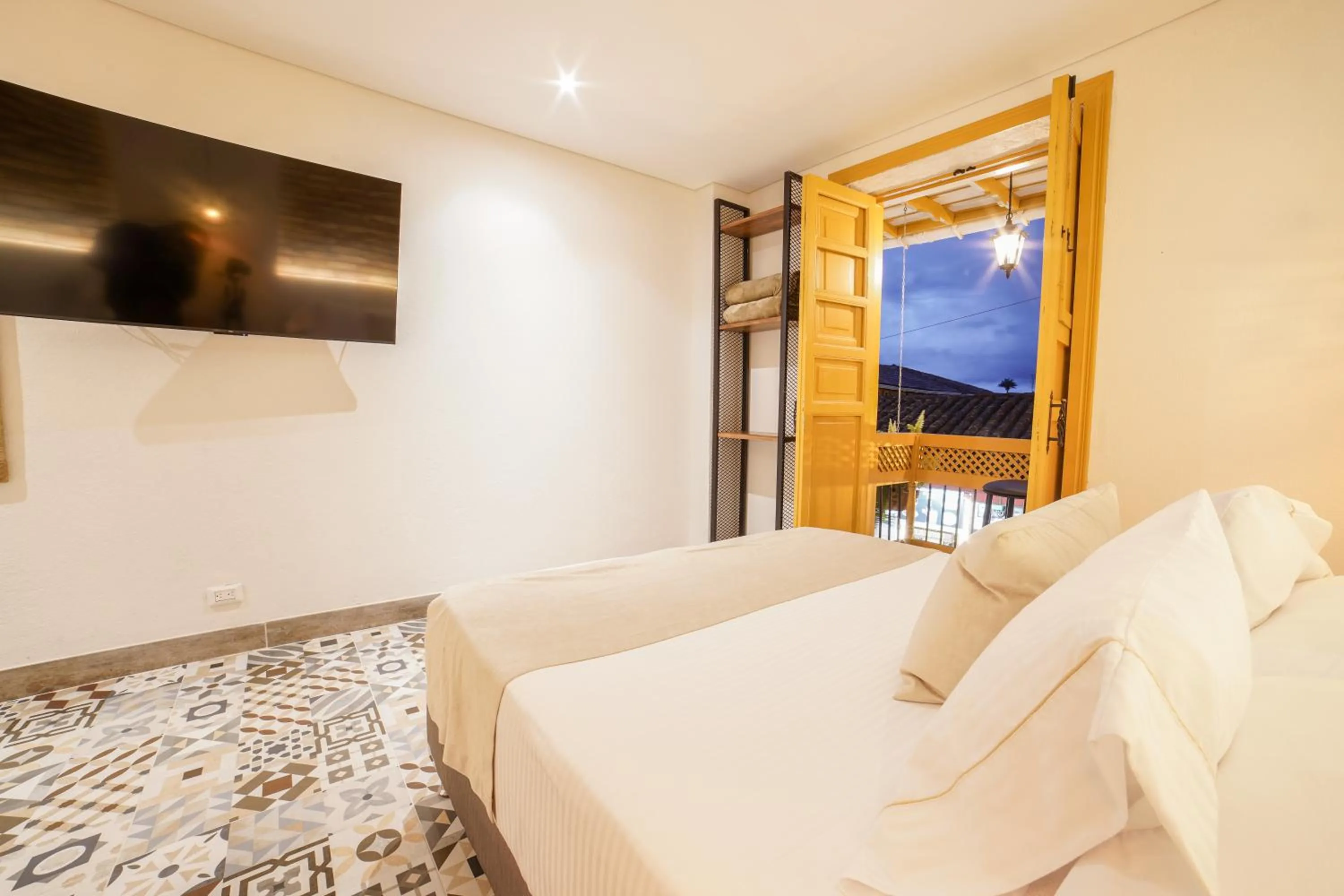 TV and multimedia, Bed in Casa Serafin Hotel