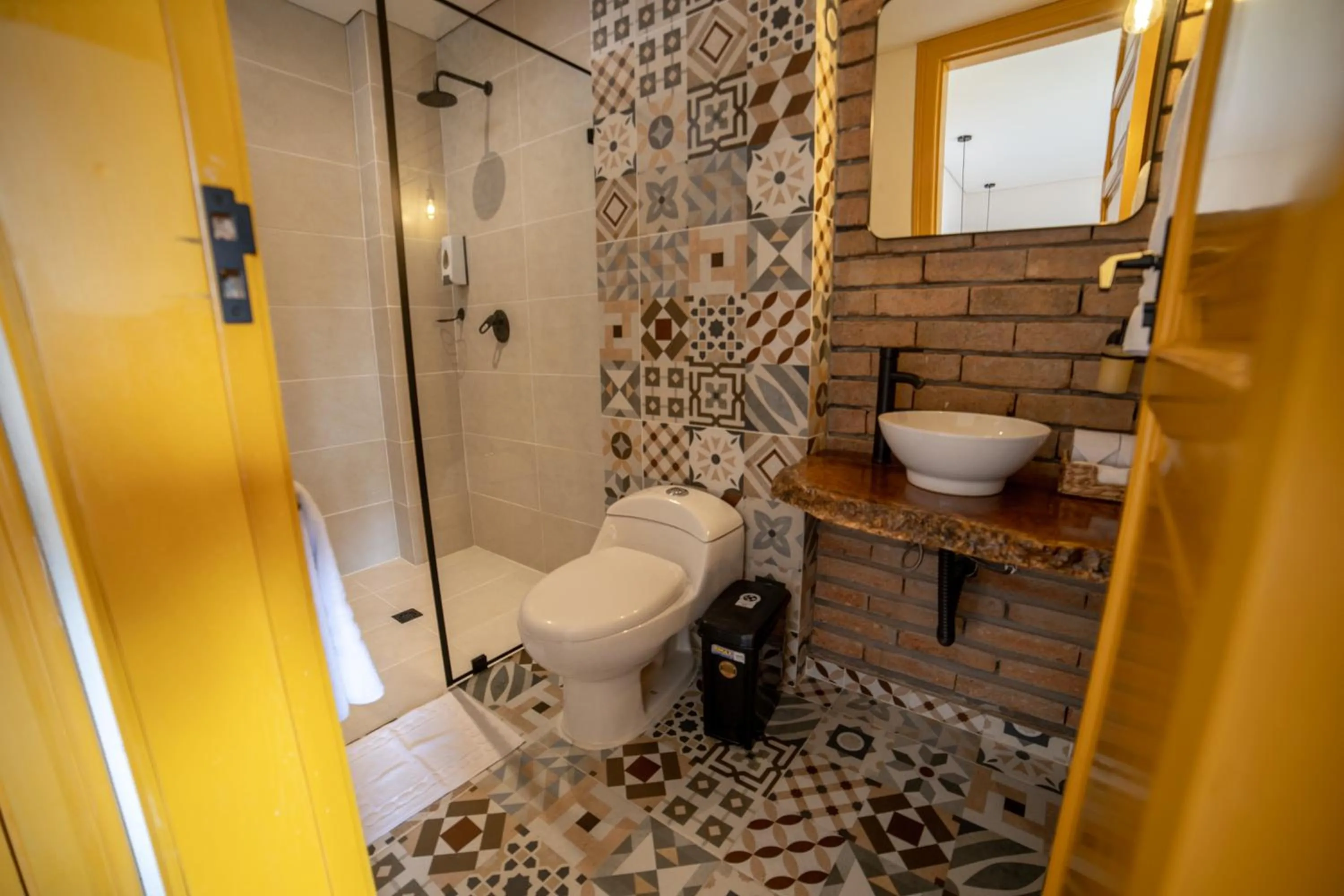 Shower in Casa Serafin Hotel