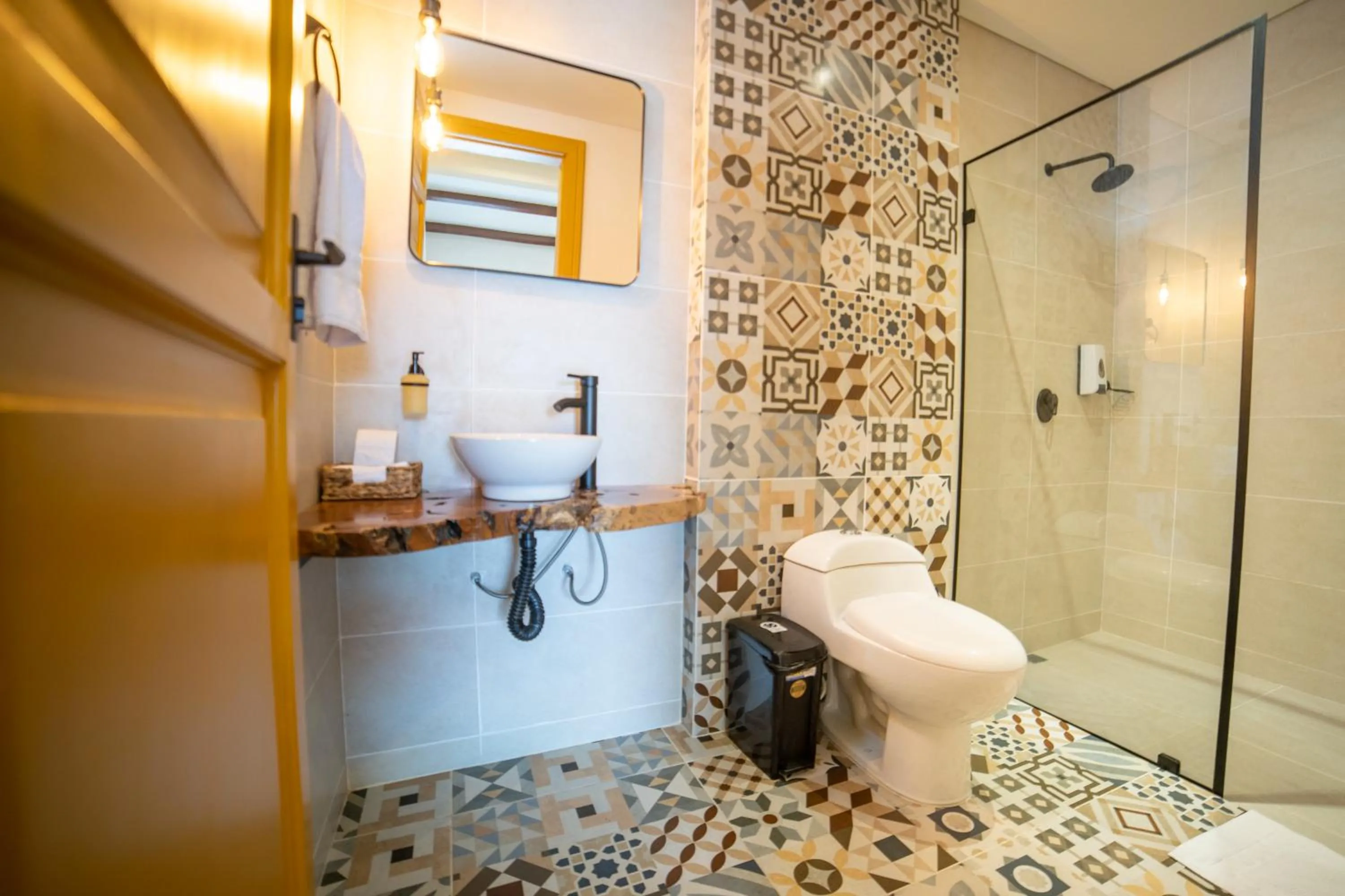 Shower in Casa Serafin Hotel