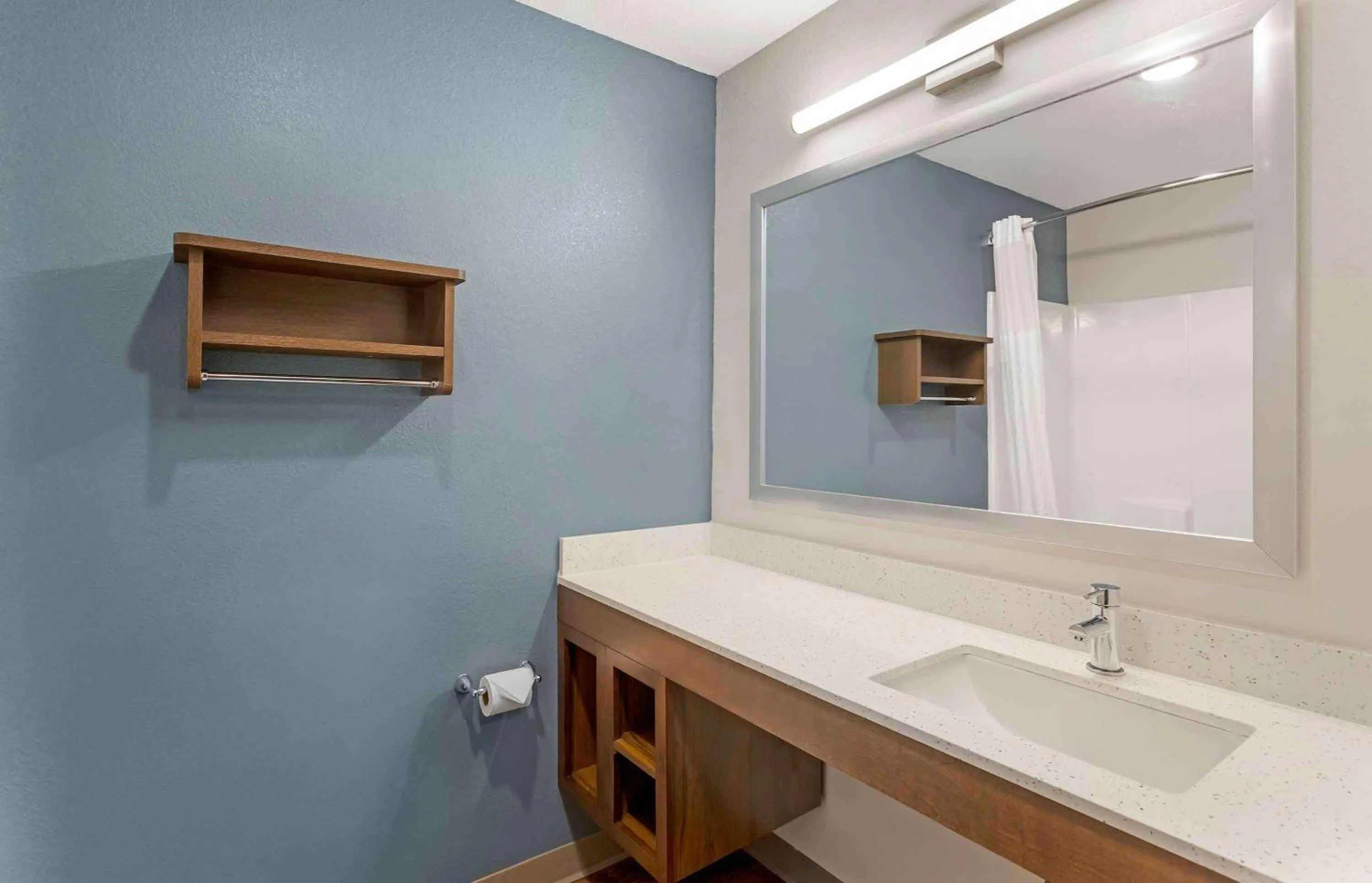 Bathroom in Extended Stay America Suites - Tampa - Casino Area