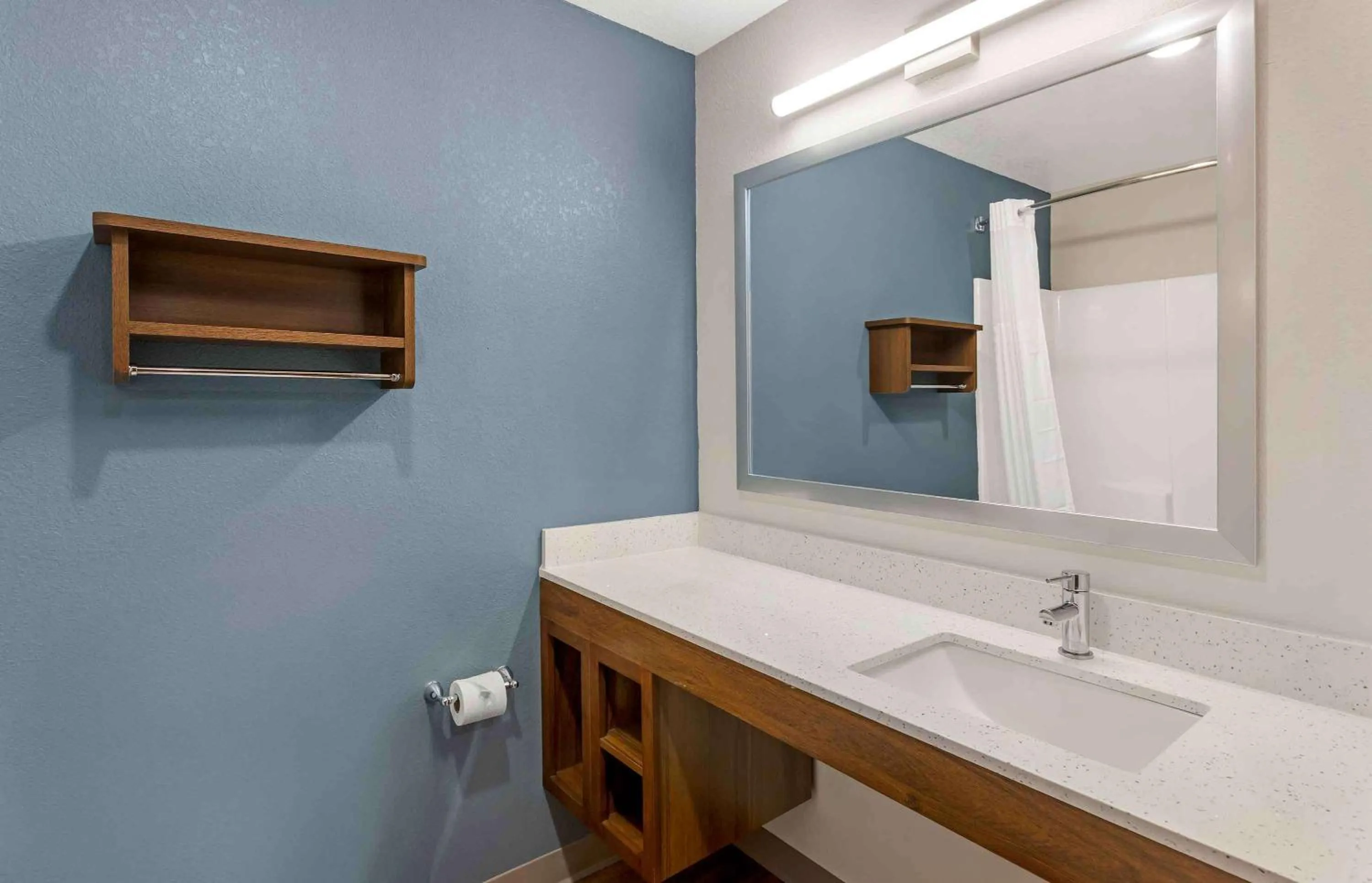 Bathroom in Extended Stay America Suites - Tampa - Casino Area