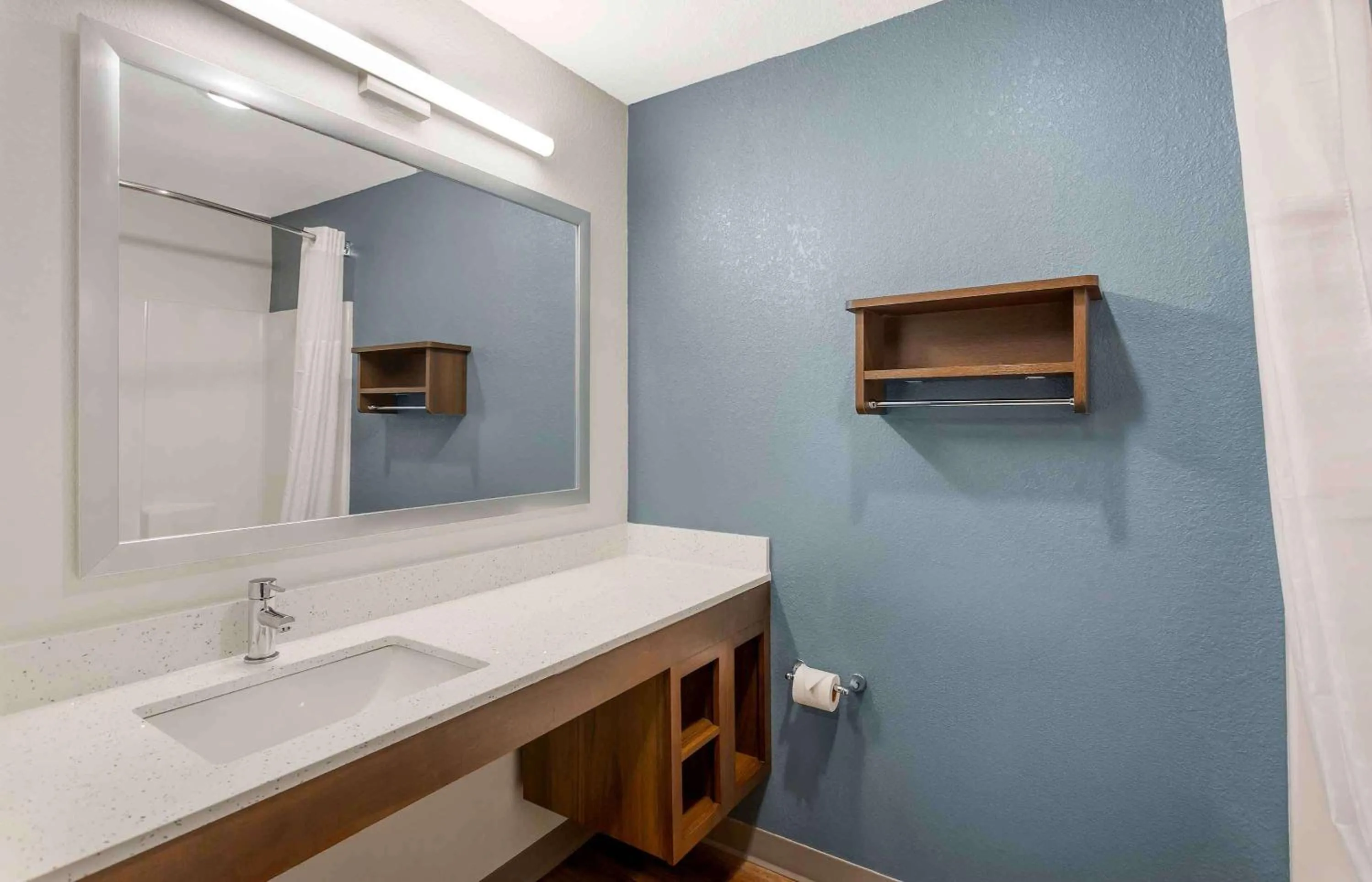 Bathroom in Extended Stay America Suites - Tampa - Casino Area