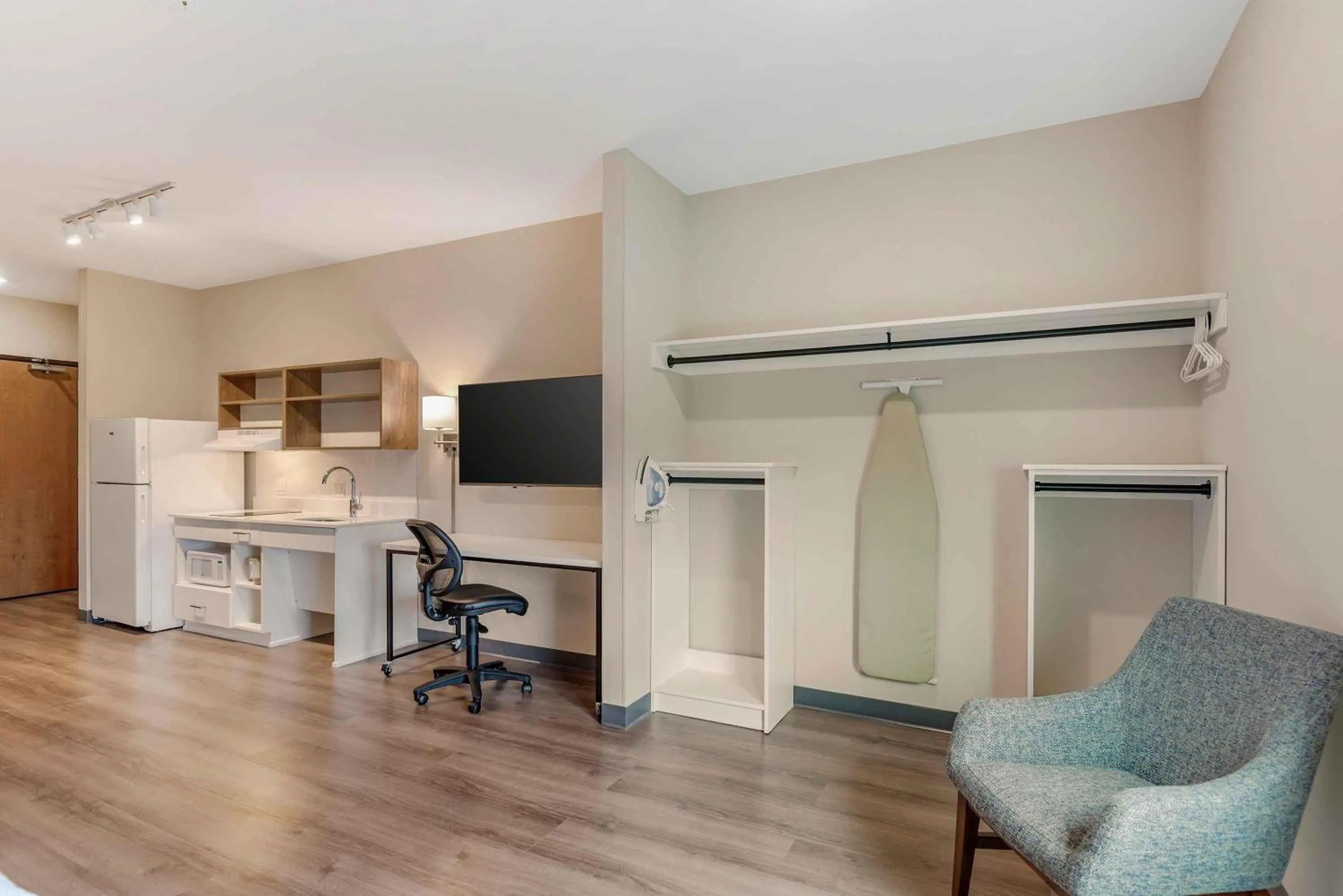 Bedroom in Extended Stay America Premier Suites - Charlottesville