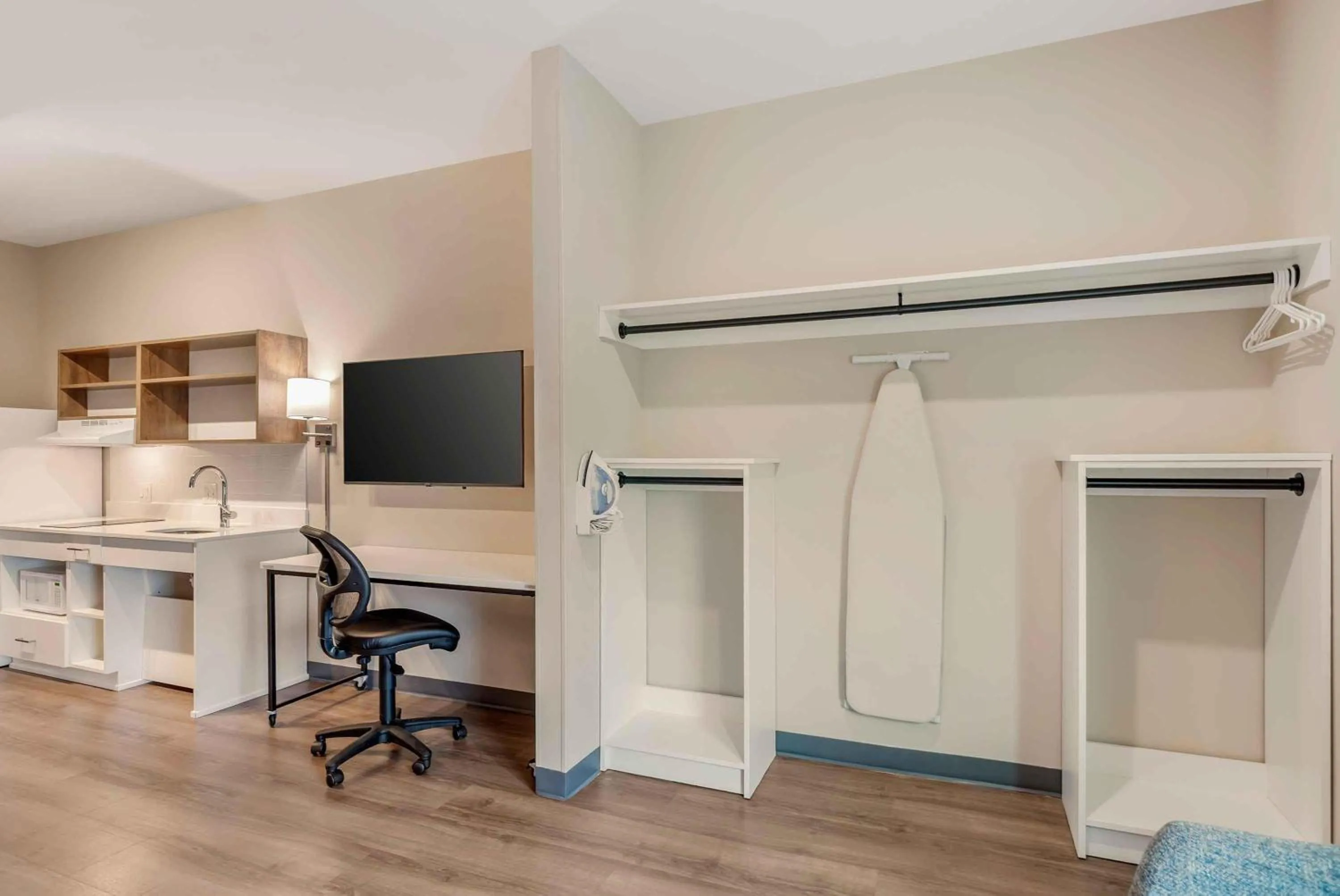 Bedroom in Extended Stay America Premier Suites - Charlottesville