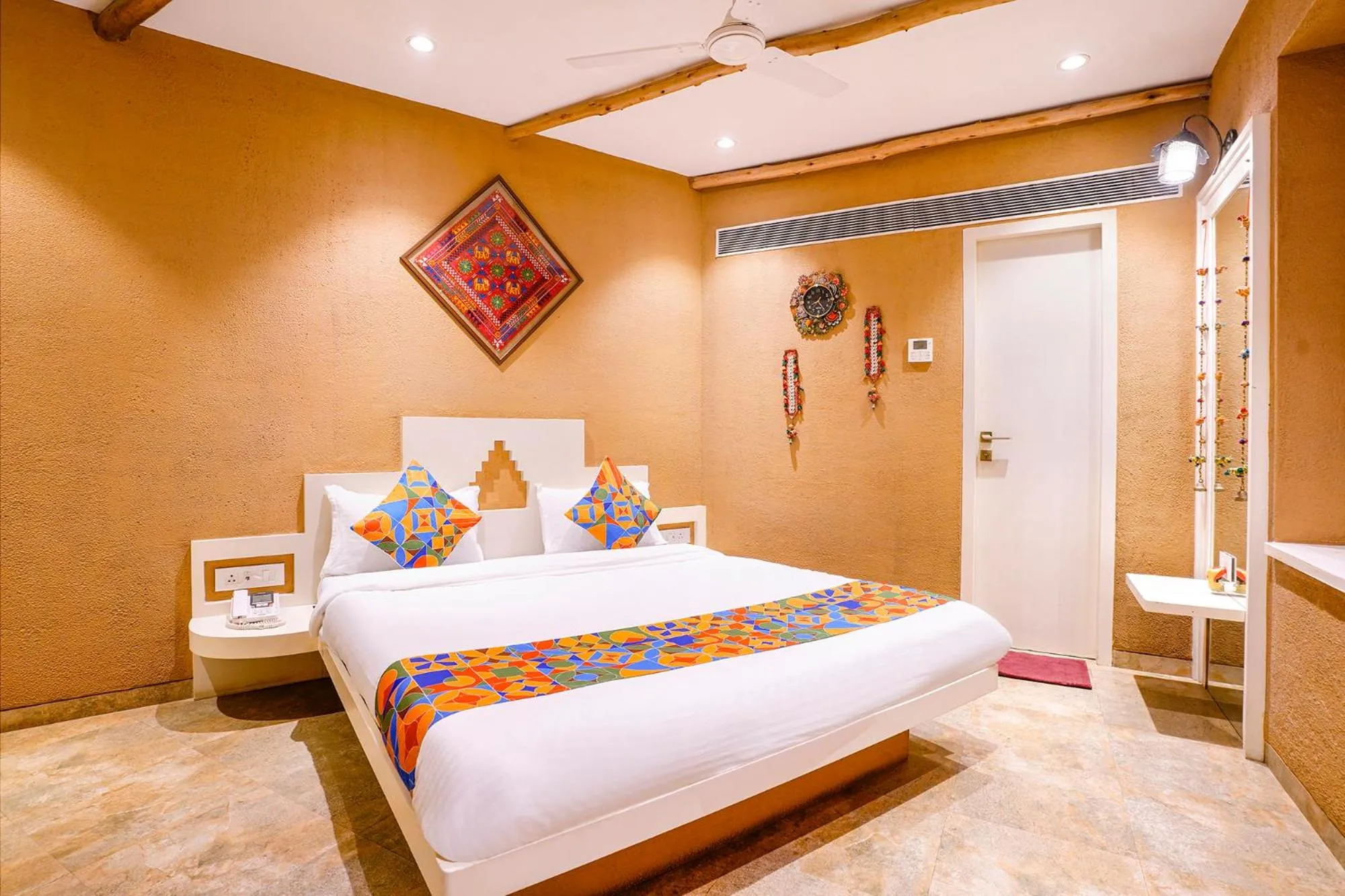 FabHotel Mumbai Corporate Rooms JB Nagar - Nr Airport