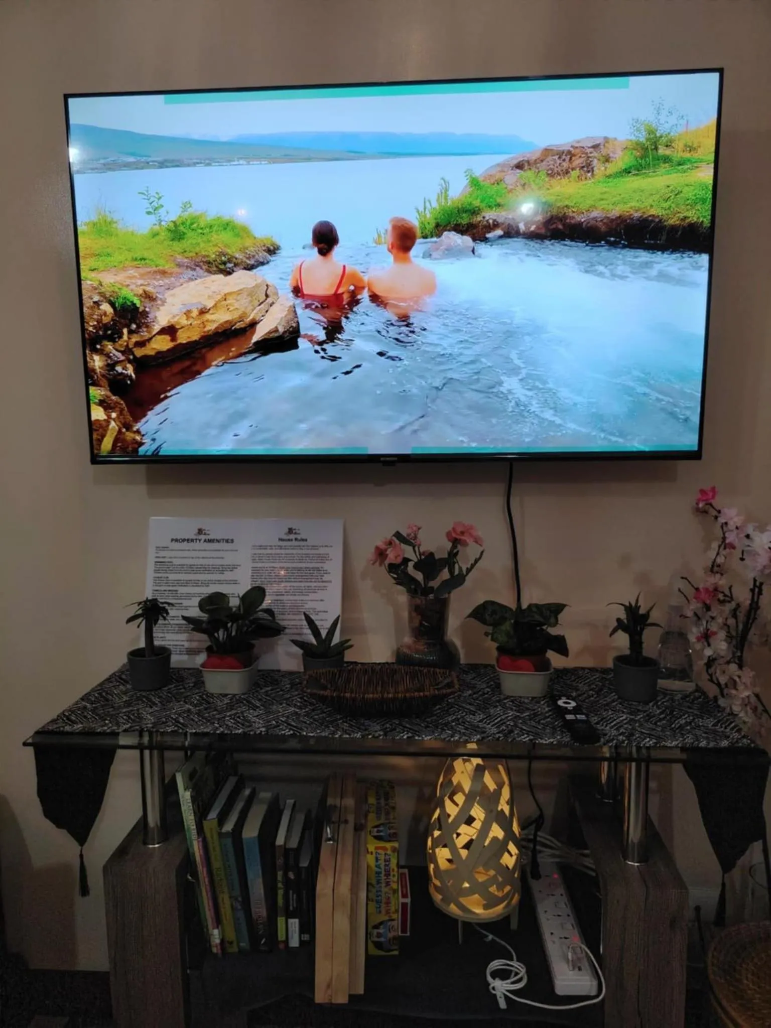 TV and multimedia in Owls and Larks BnB 300mbps WiFi, Netflix, Coffee