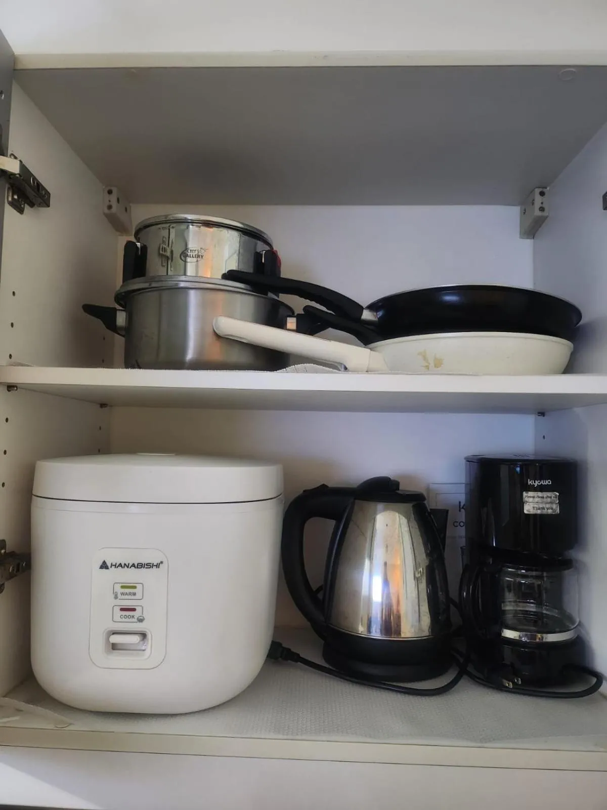 Kitchen or kitchenette in Owls and Larks BnB 300mbps WiFi, Netflix, Coffee