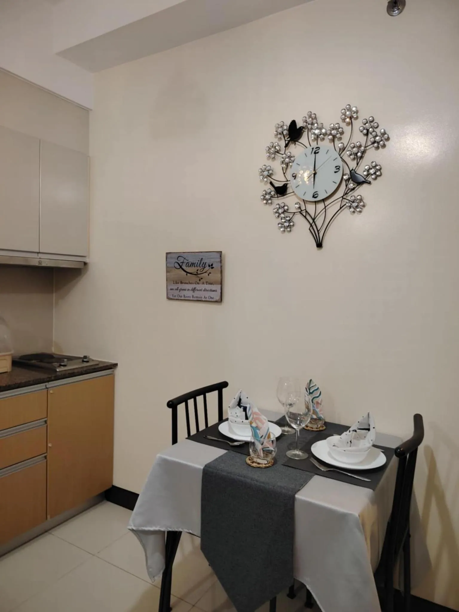 Kitchen or kitchenette in Owls and Larks BnB 300mbps WiFi, Netflix, Coffee