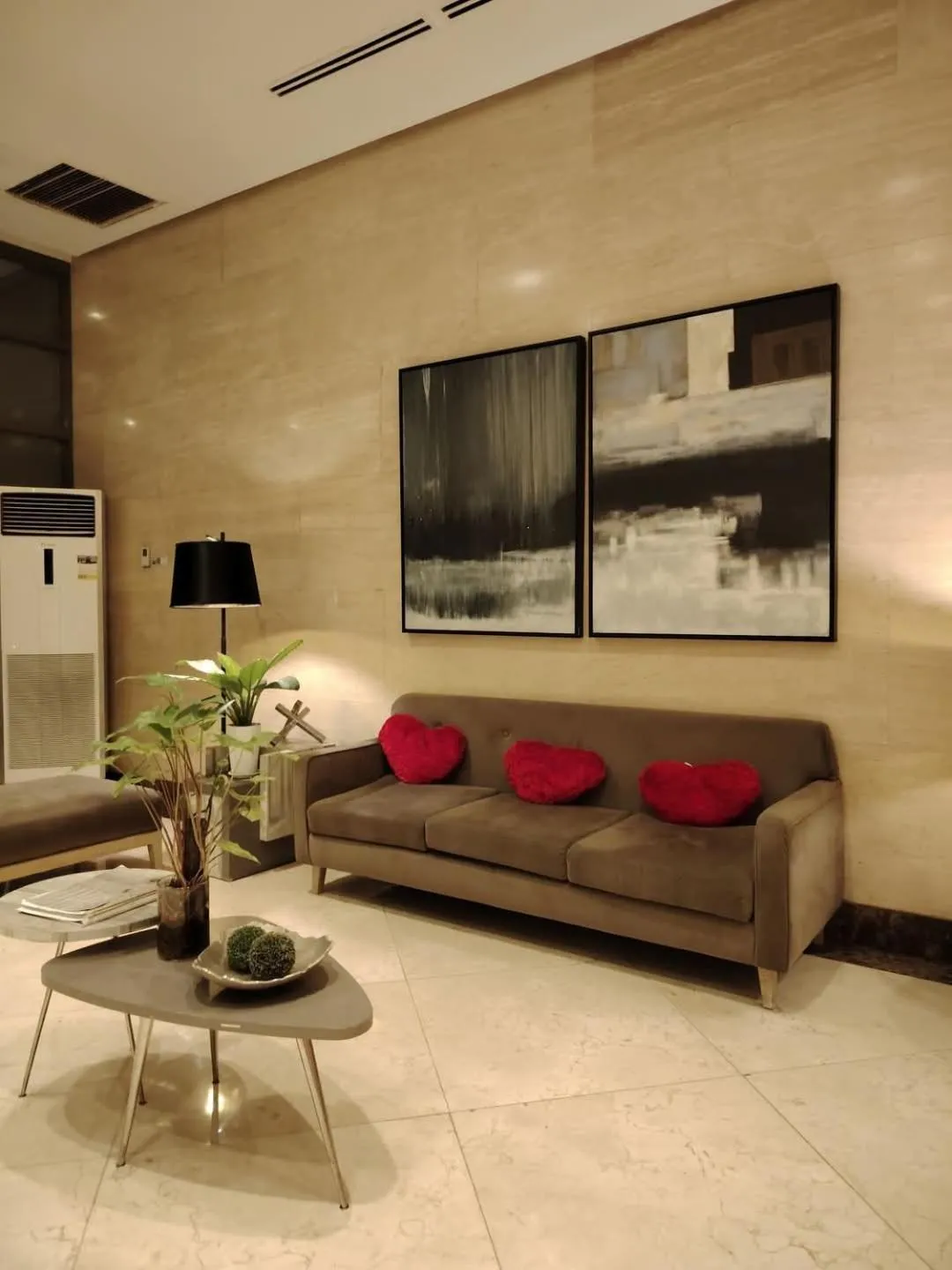Lobby or reception in Owls and Larks BnB 300mbps WiFi, Netflix, Coffee
