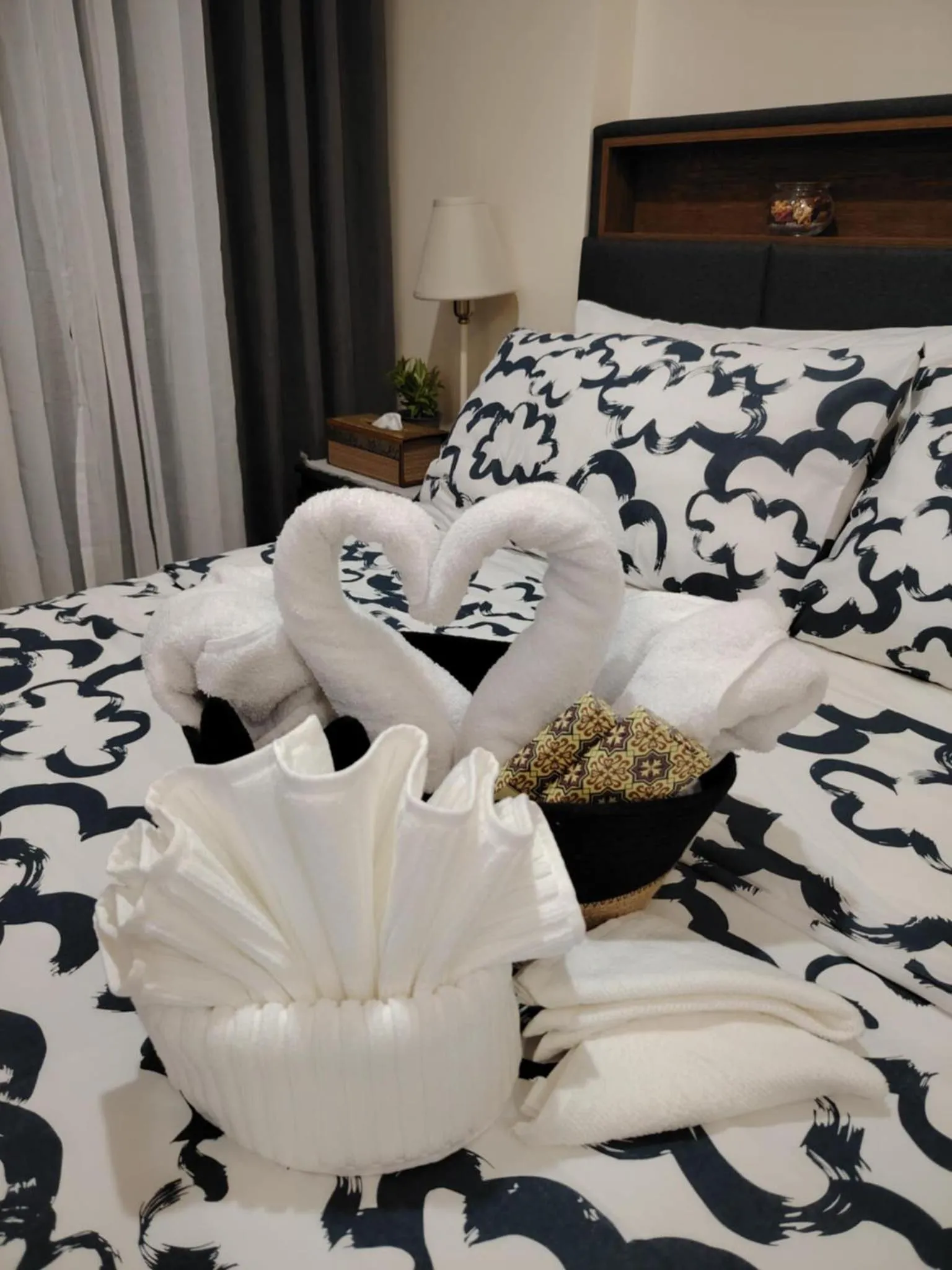 Bed in Owls and Larks BnB 300mbps WiFi, Netflix, Coffee