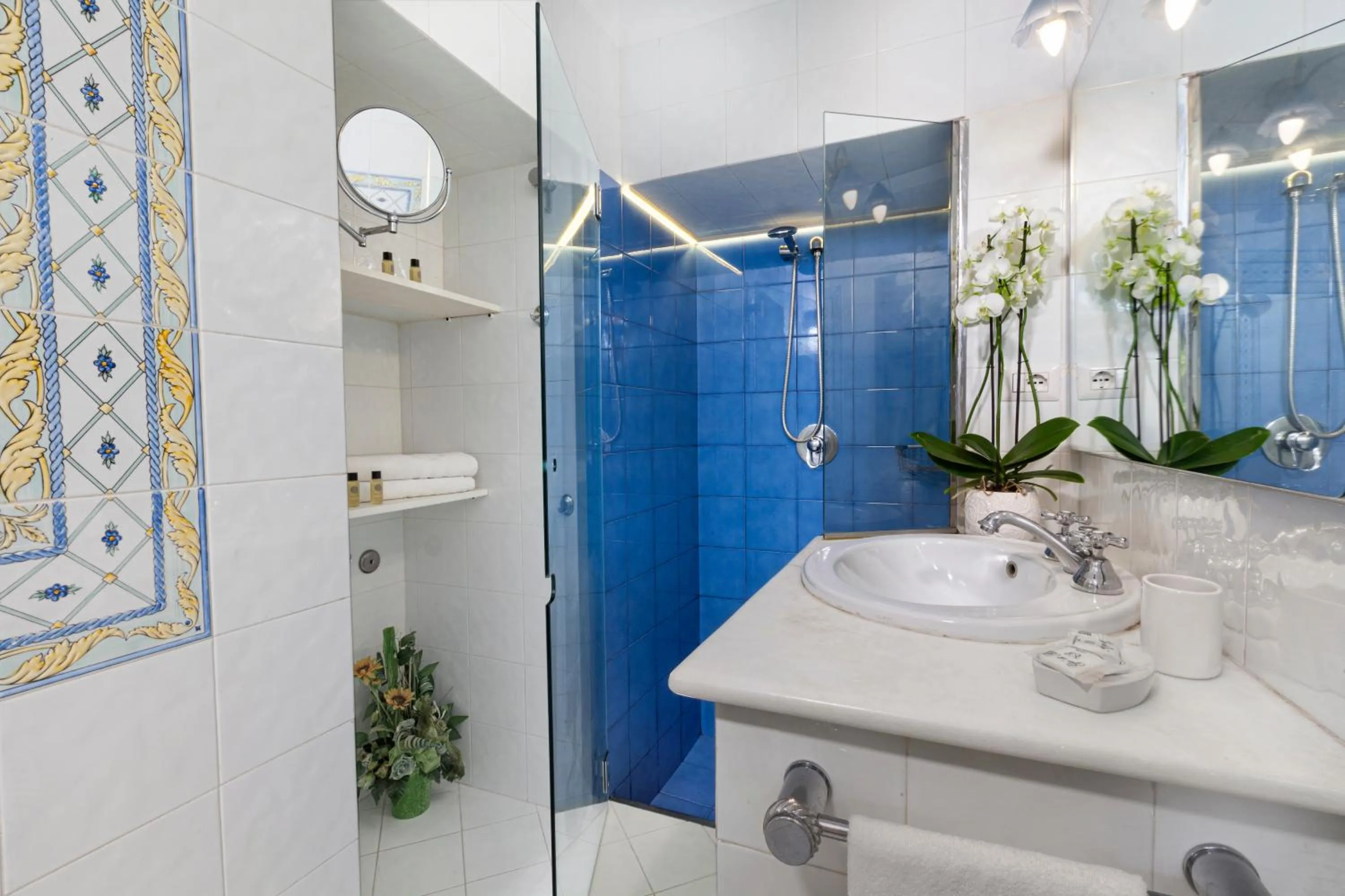 Bathroom in Villa Maresca B&B