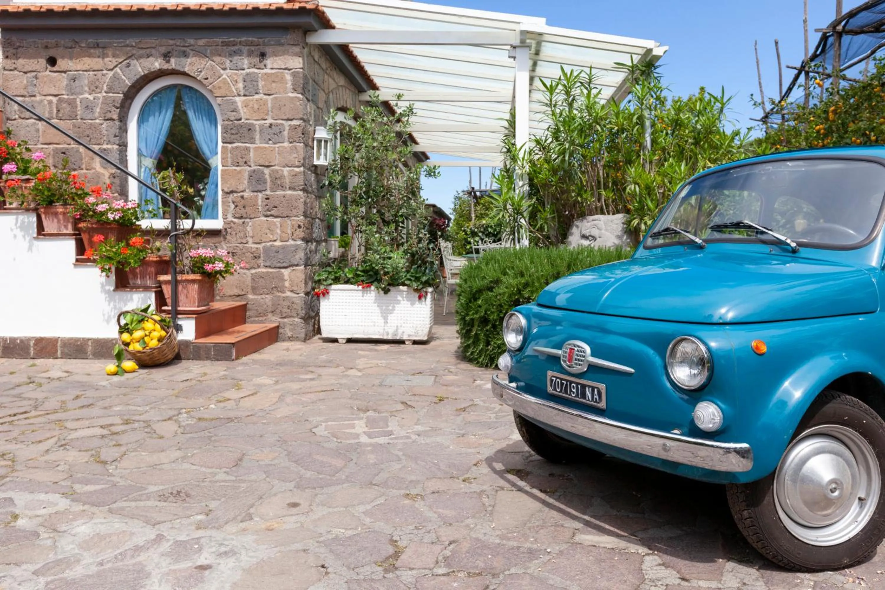 Facade/entrance in Villa Maresca B&B