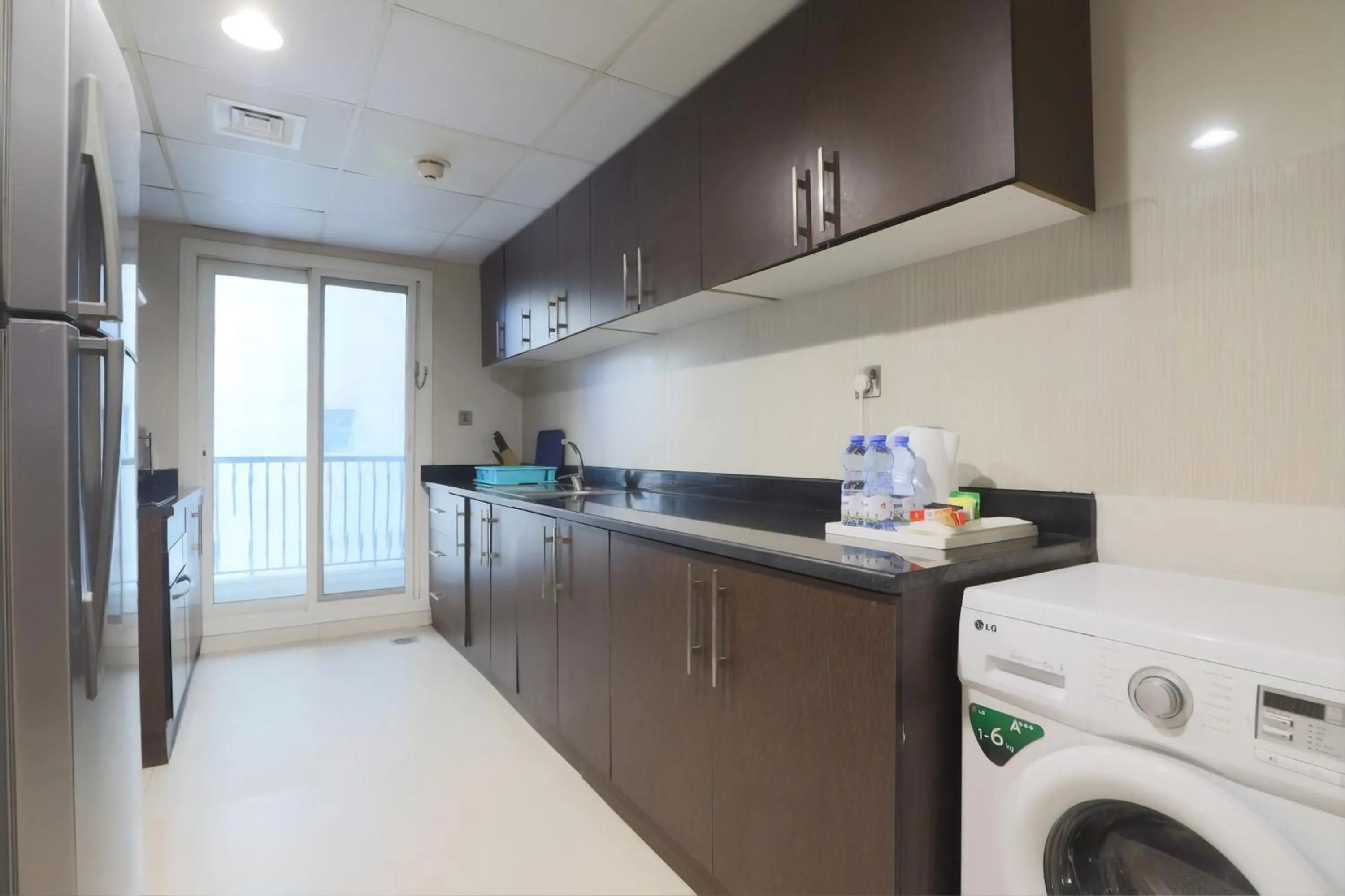 Communal kitchen, Kitchen/Kitchenette in The View Al Barsha Hotel Apartments