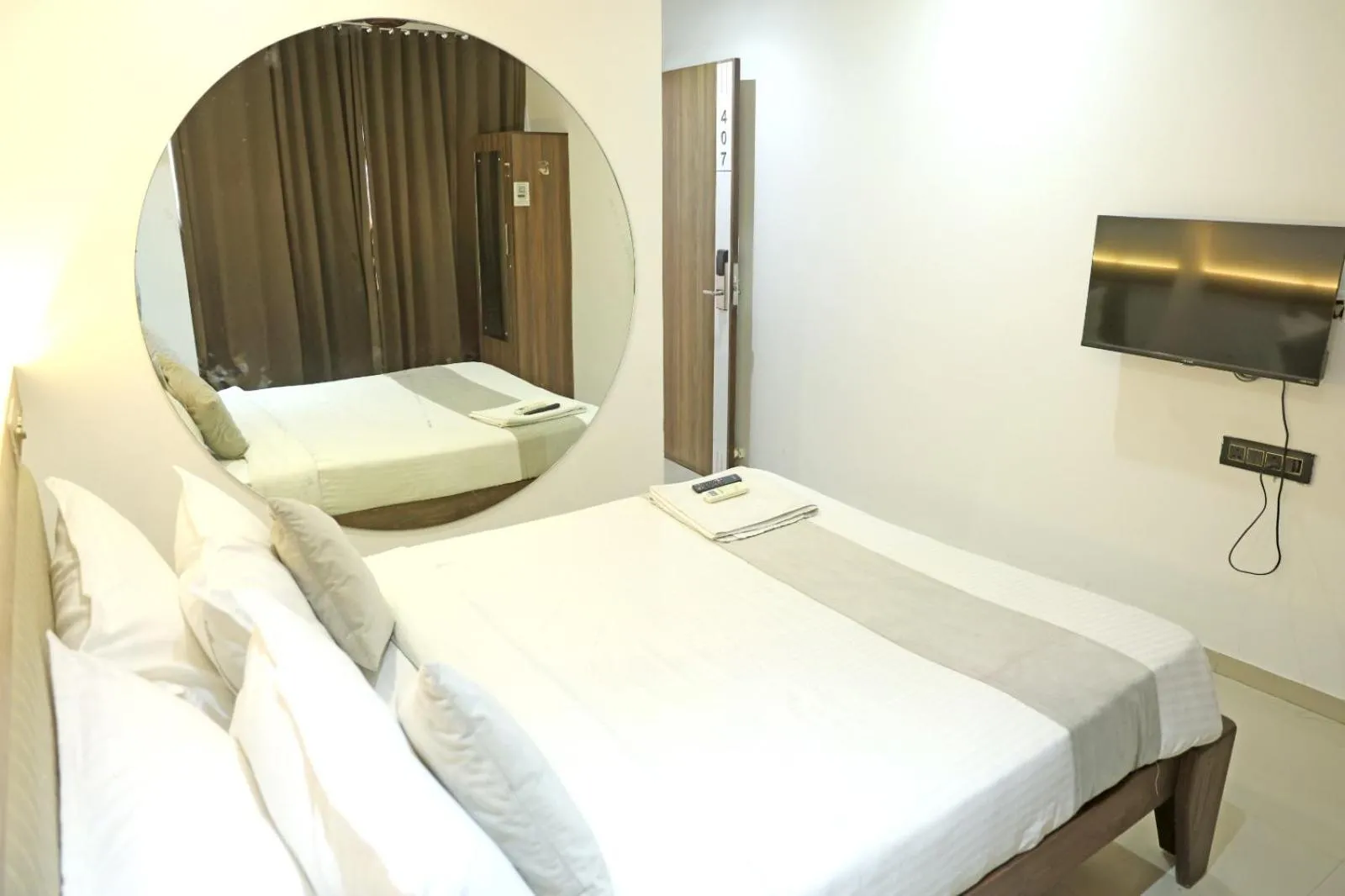 Hotel Elegant inn By Nexottel Vesu