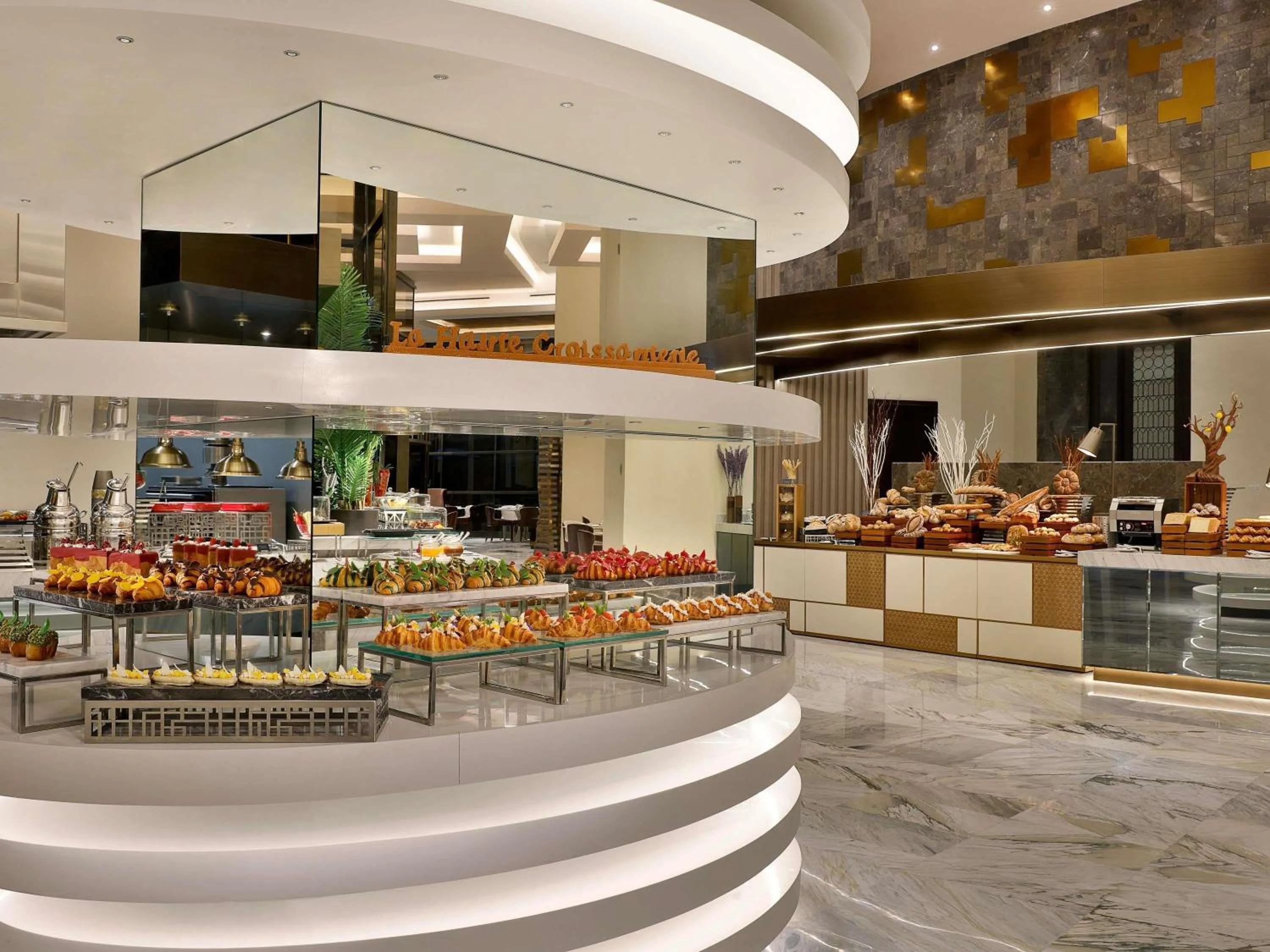 Restaurant/places to eat in Sofitel Riyadh Hotel & Convention Centre