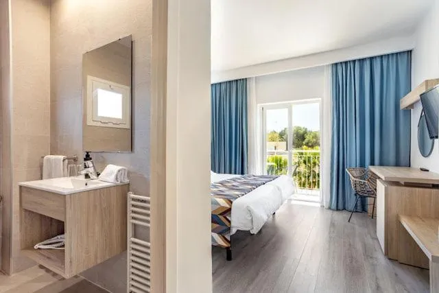 Bedroom, Bed in Morlans Garden