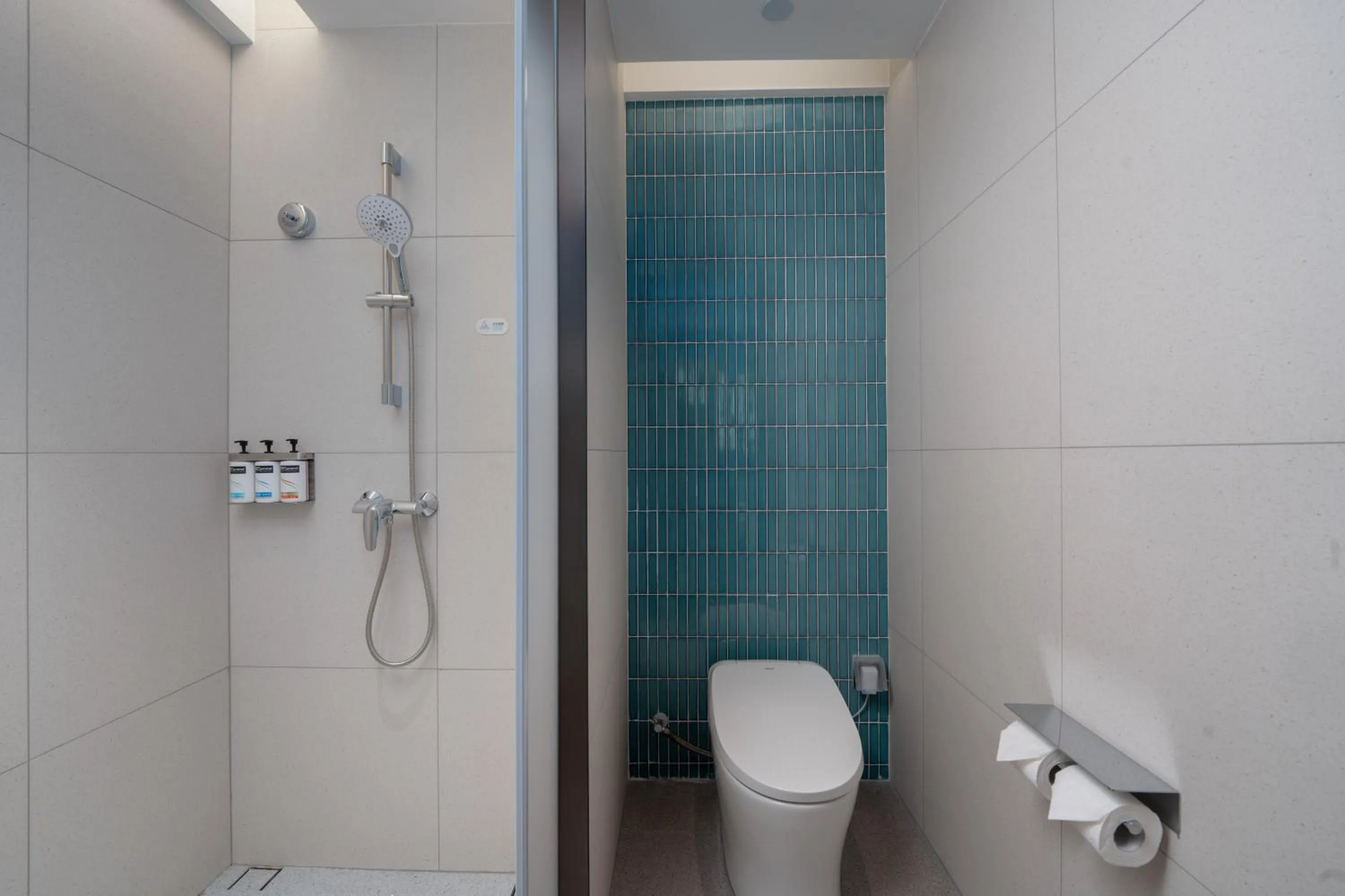 Shower in Holiday Inn Express Chongqing Ciqikou Ancient Town by IHG