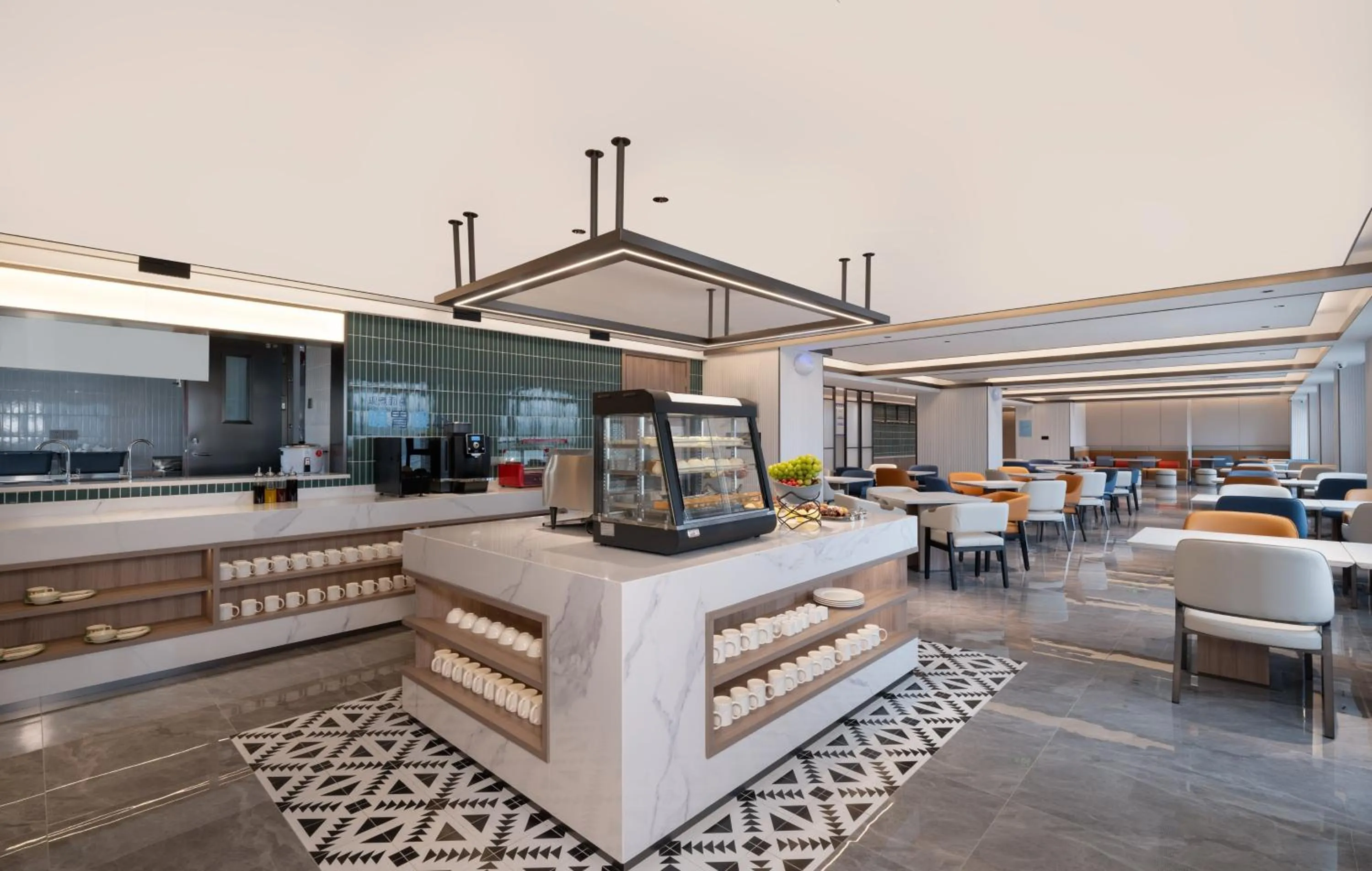 Restaurant/places to eat in Holiday Inn Express Chongqing Ciqikou Ancient Town by IHG