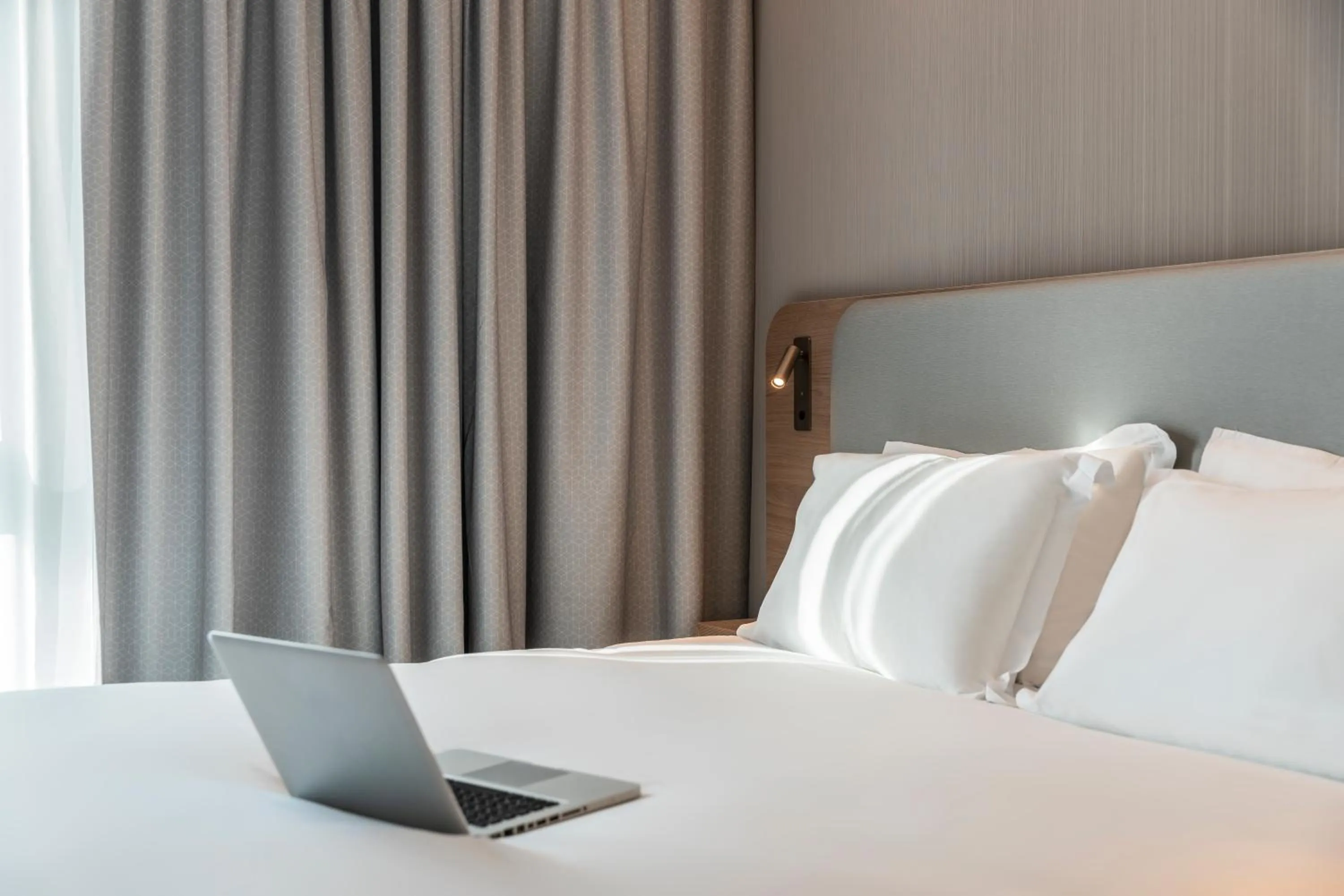 Bed in Holiday Inn Express & Suites Reims - Rives de Vesle by IHG