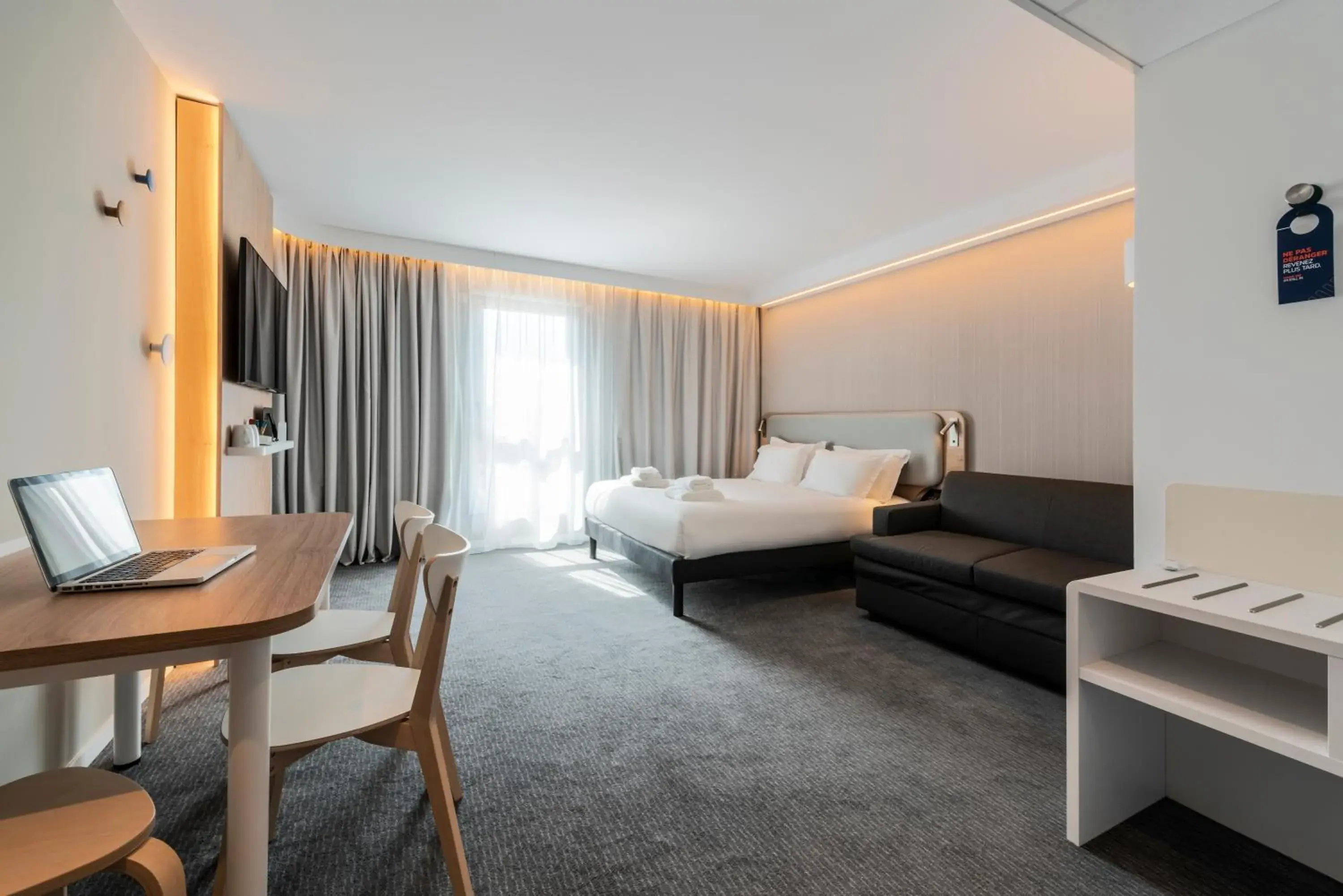 Bed in Holiday Inn Express & Suites Reims - Rives de Vesle by IHG Bed in Holiday Inn Express & Suites Reims - Rives de Vesle by IHG