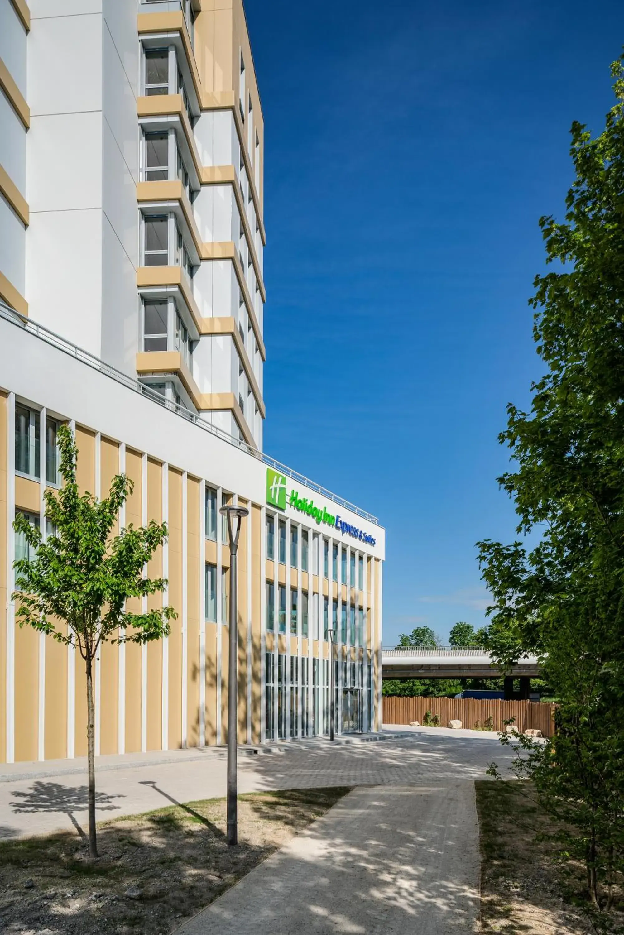Property building in Holiday Inn Express & Suites Reims - Rives de Vesle by IHG Property building in Holiday Inn Express & Suites Reims - Rives de Vesle by IHG