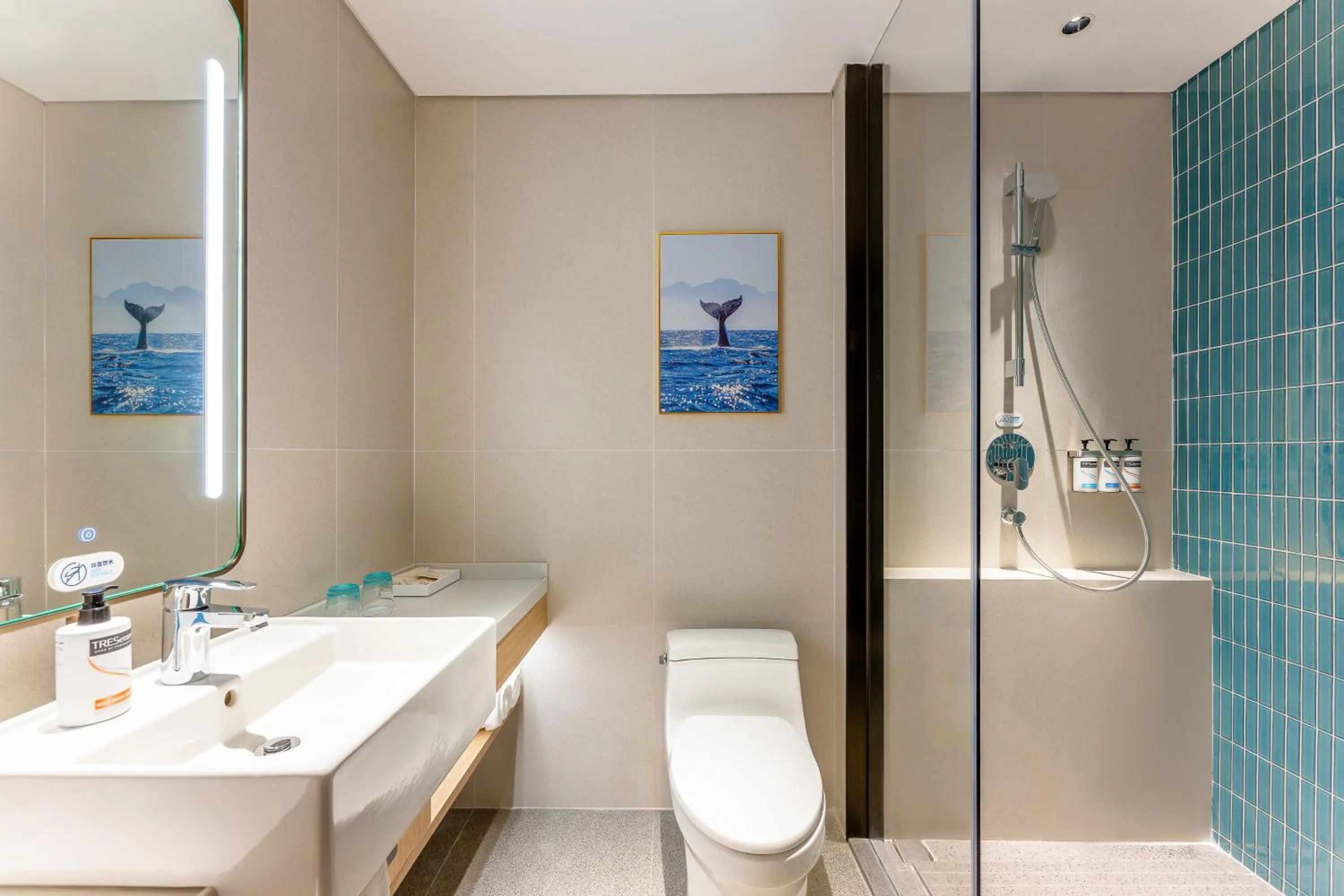 Photo of the whole room in Holiday Inn Express Zhanjiang Coast by IHG