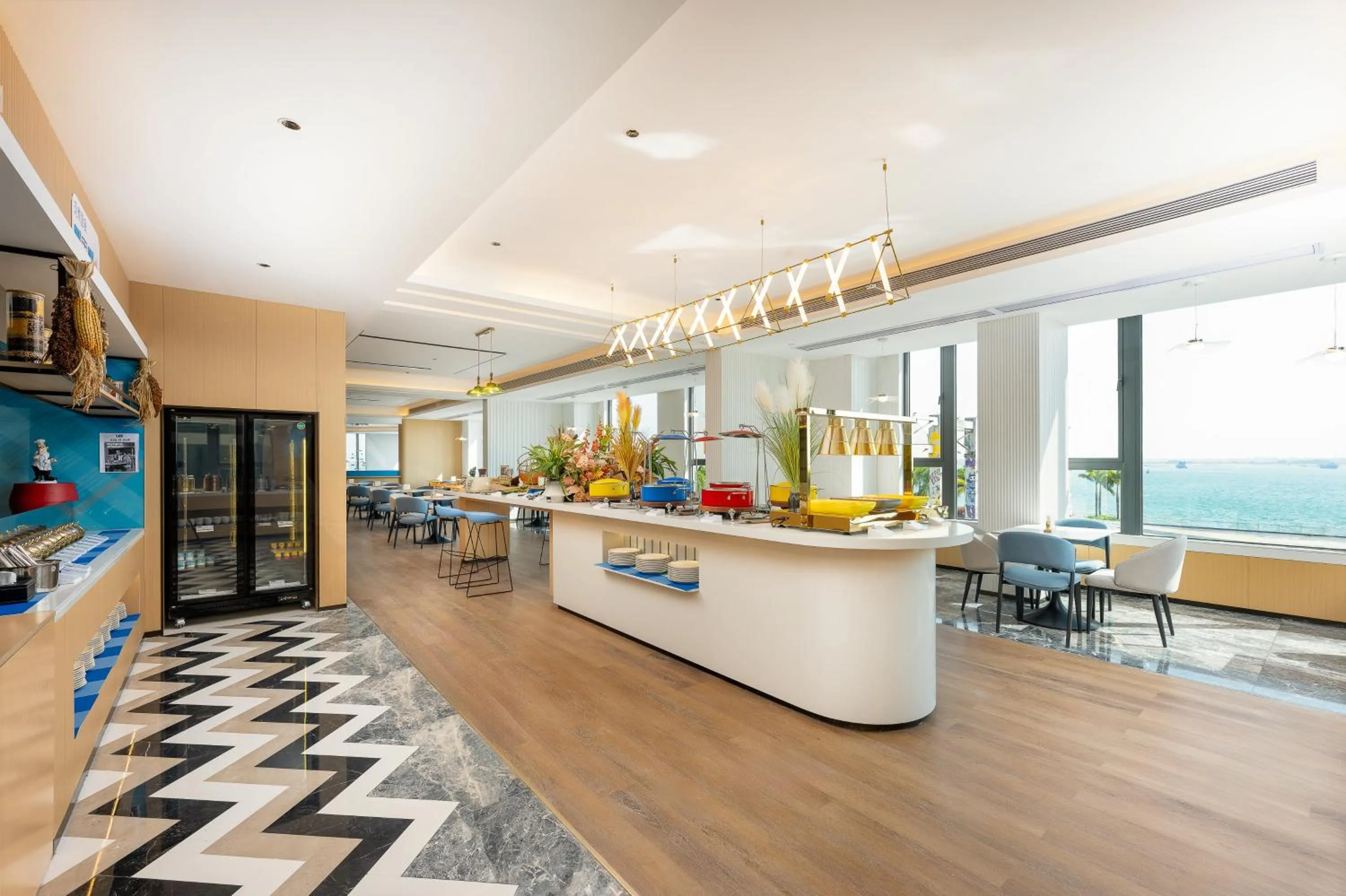 Restaurant/places to eat in Holiday Inn Express Zhanjiang Coast by IHG