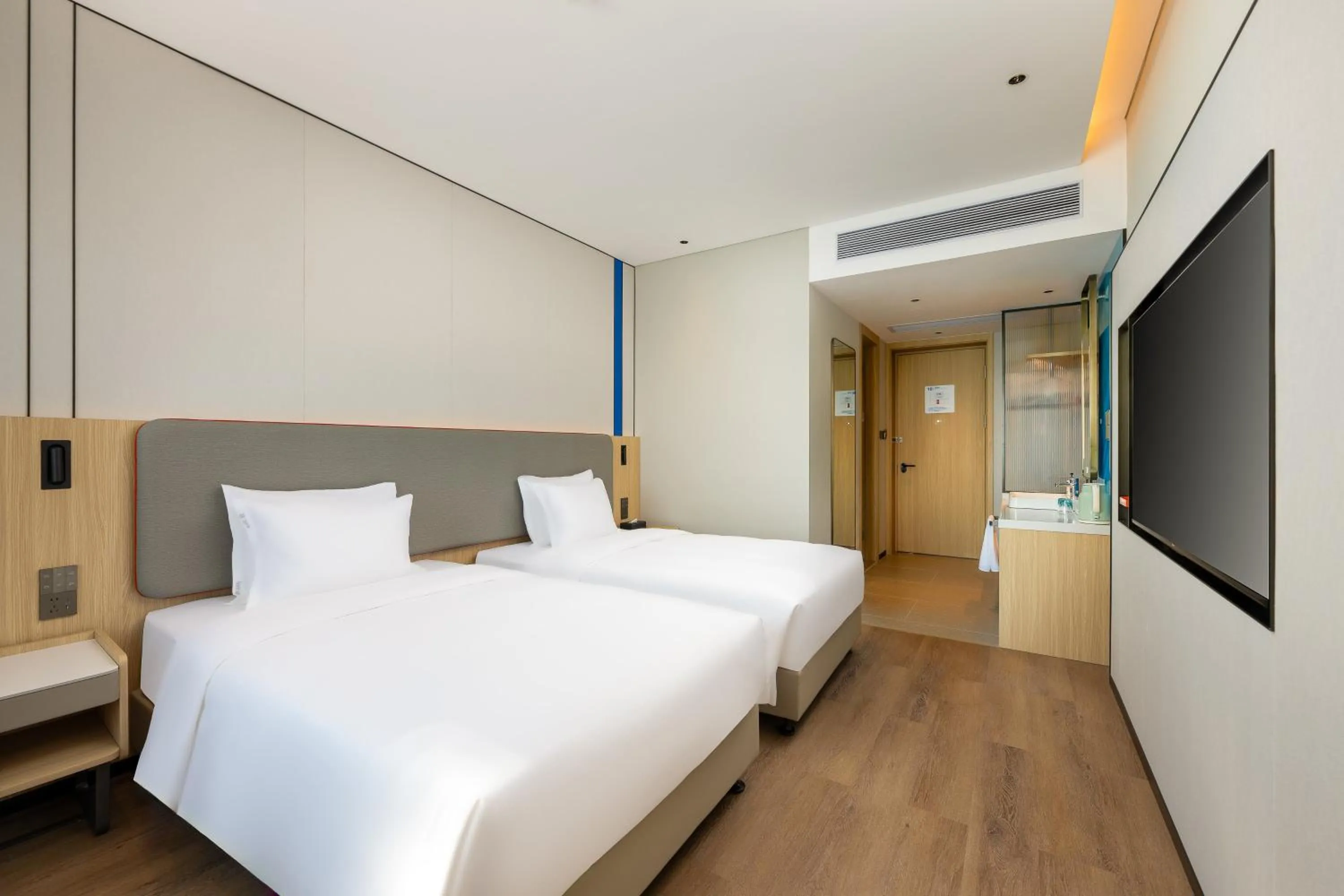 Photo of the whole room, Bed in Holiday Inn Express Zhanjiang Coast by IHG