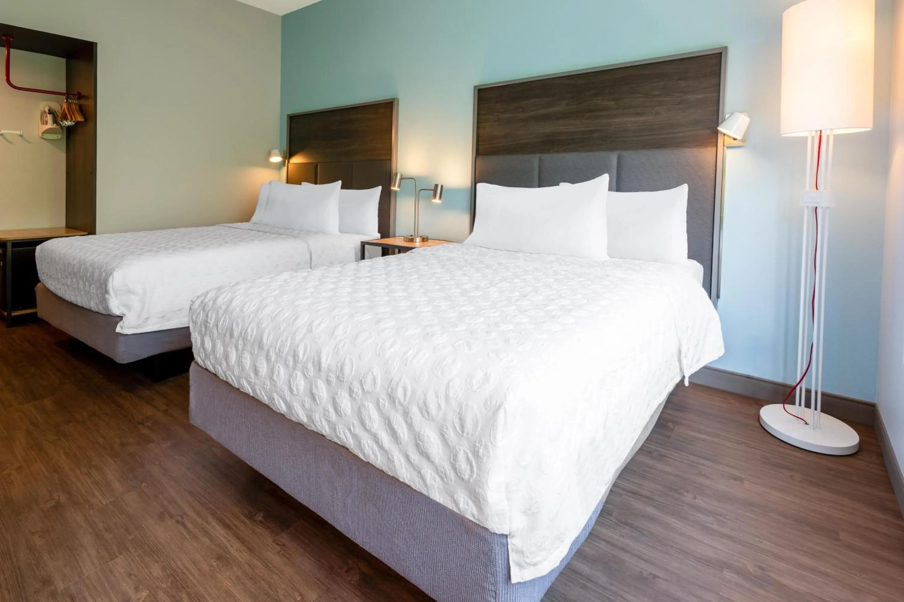 Bed in Tru By Hilton Commerce