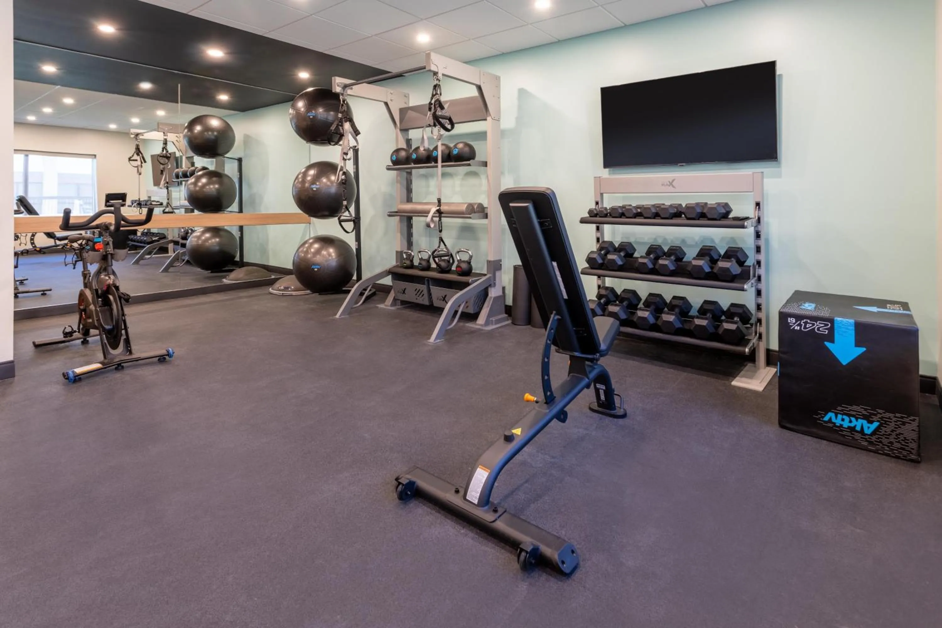 Fitness centre/facilities in Tru By Hilton Commerce