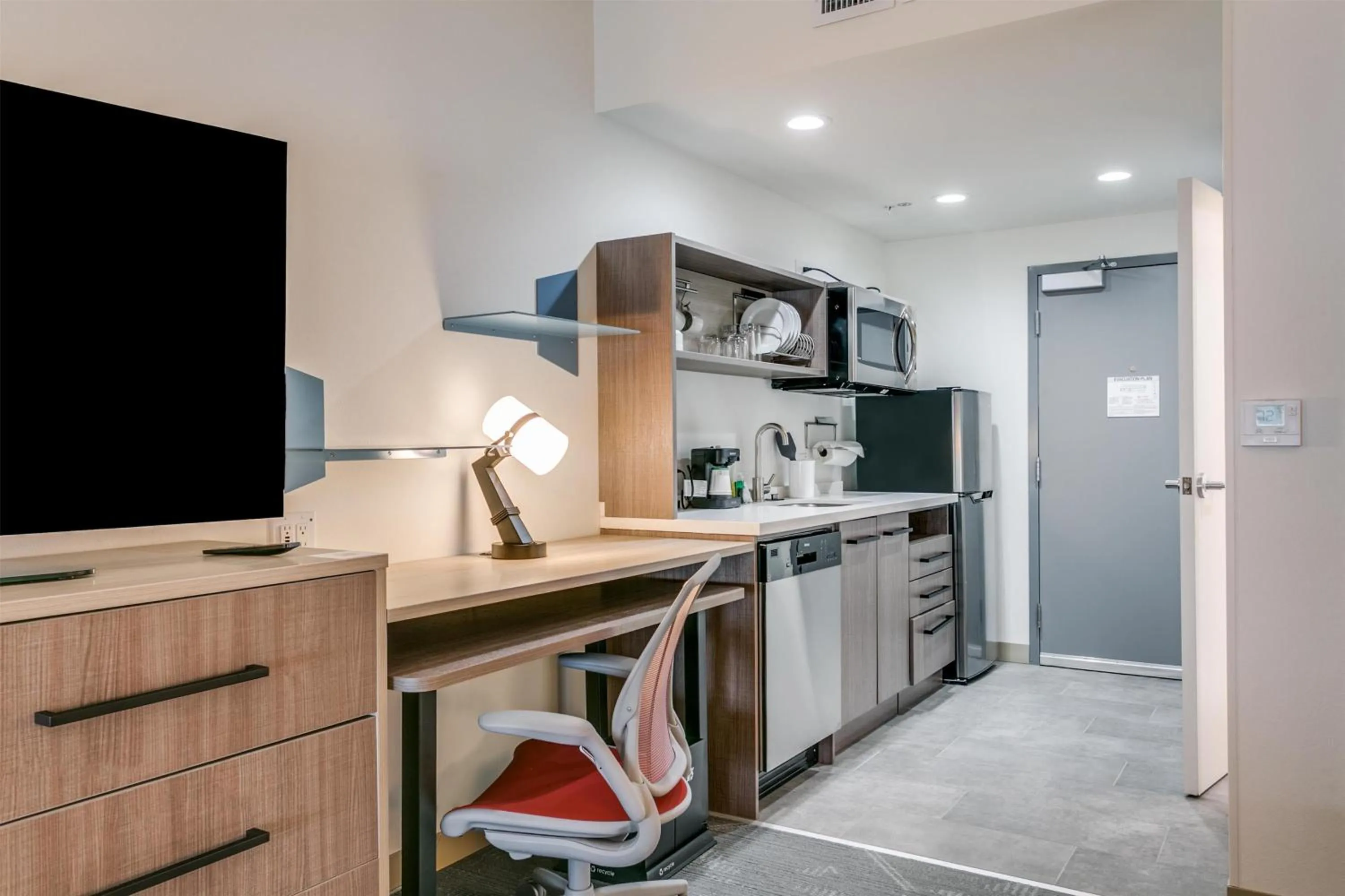 Kitchen or kitchenette in Home2 Suites by Hilton Coppell DFW Grapevine North