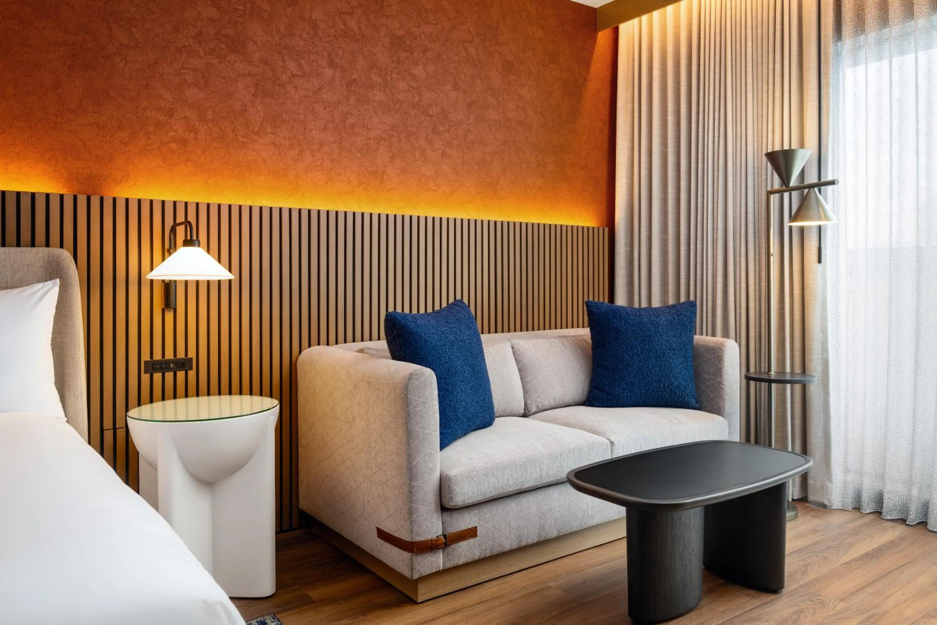 Bedroom, Bed in The Nobleman Fort Worth, Tapestry Collection By Hilton