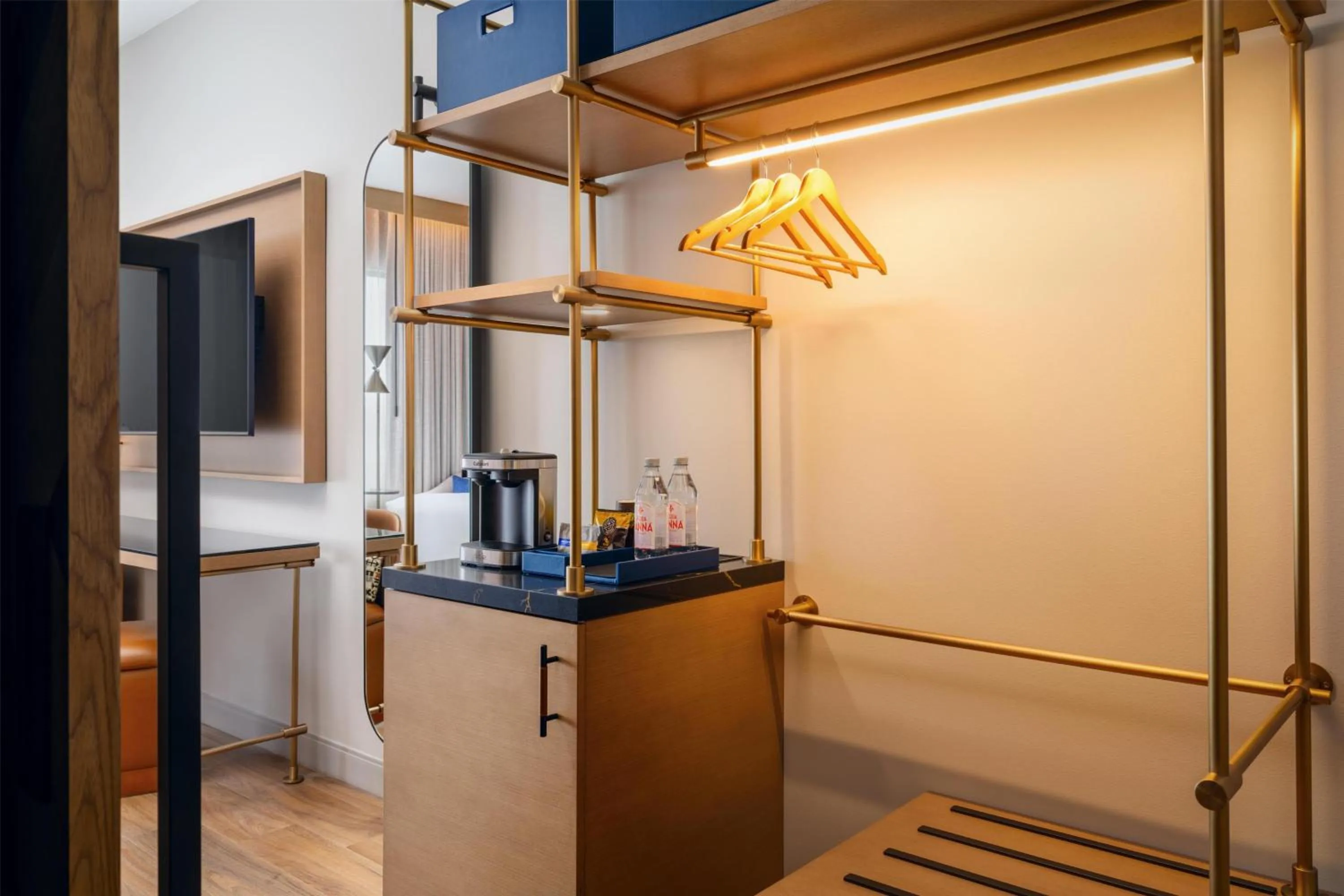 Photo of the whole room in The Nobleman Fort Worth, Tapestry Collection By Hilton