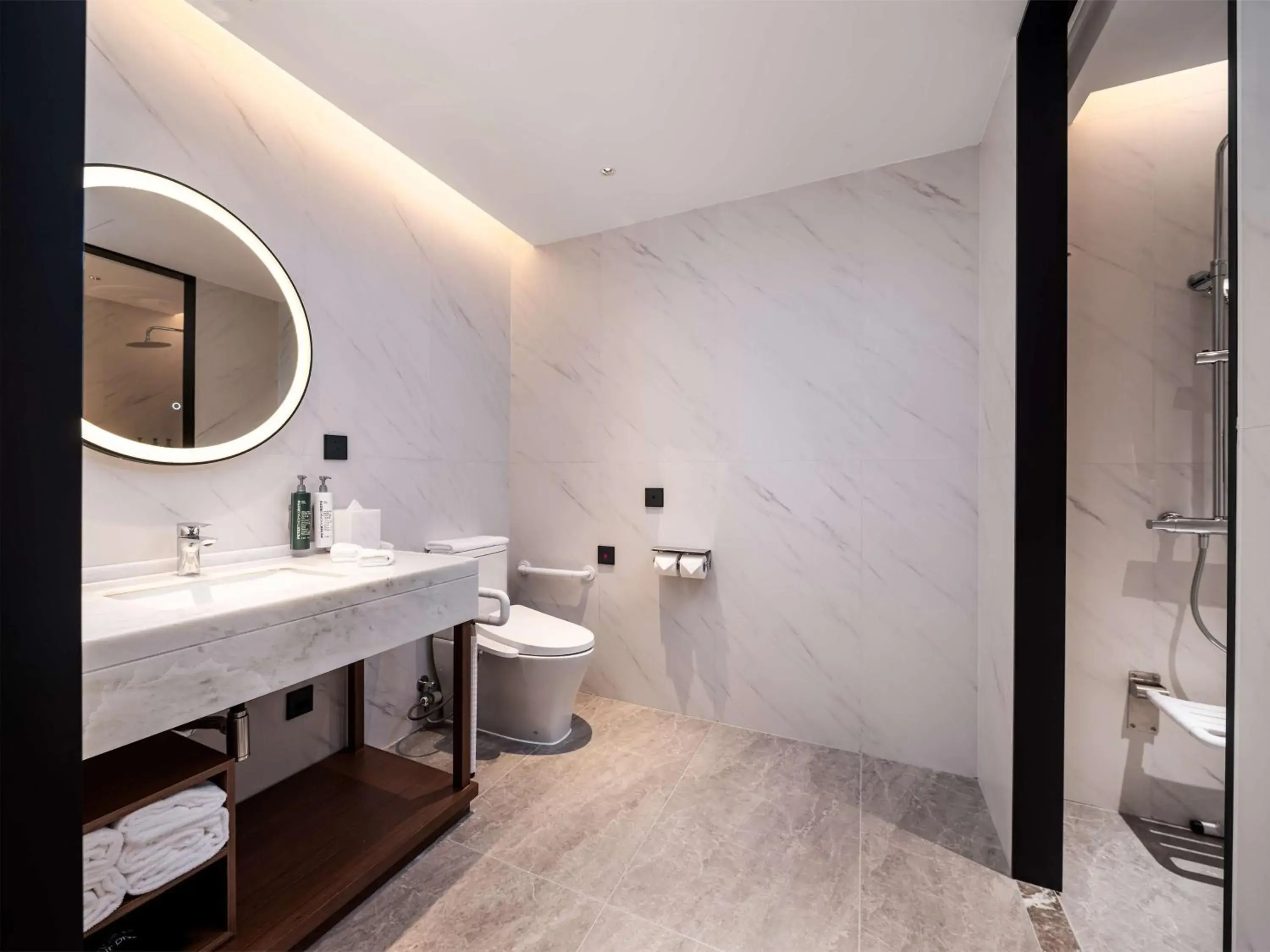 Bathroom in Hilton Garden Inn Hefei High-Tech Zone Bathroom in Hilton Garden Inn Hefei High-Tech Zone