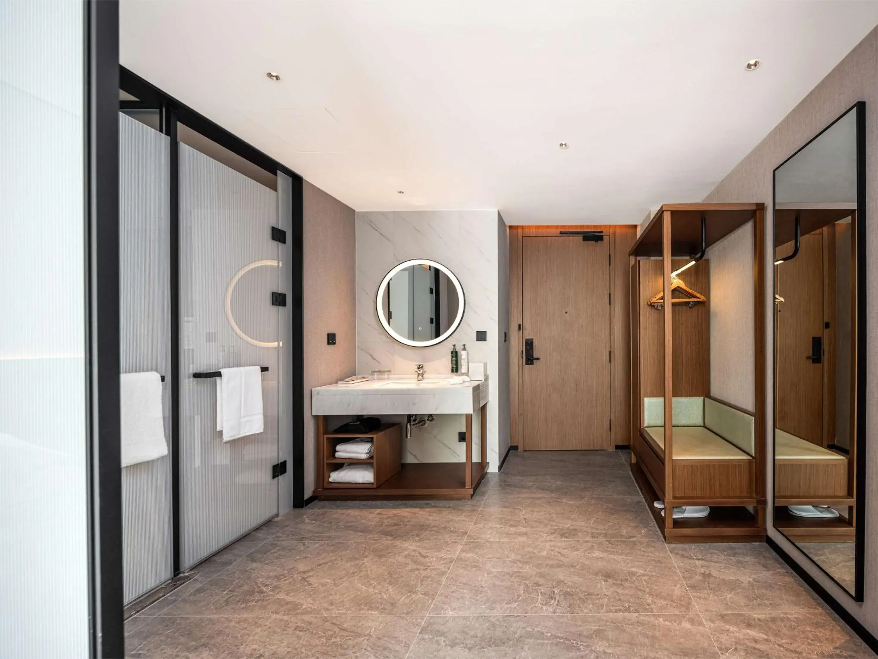 Bathroom, Bed in Hilton Garden Inn Hefei High-Tech Zone Bathroom, Bed in Hilton Garden Inn Hefei High-Tech Zone