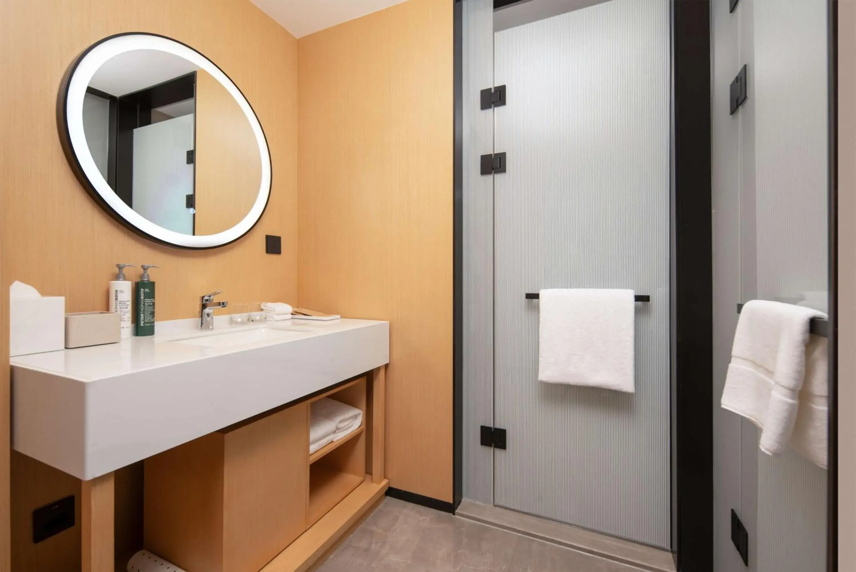 Bathroom in Hilton Garden Inn Xuzhou Pengcheng Square Bathroom in Hilton Garden Inn Xuzhou Pengcheng Square