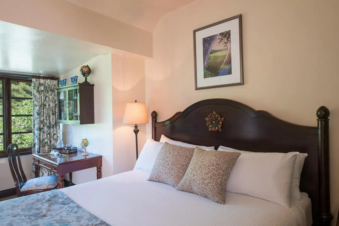 Bedroom, Bed in Benbow Historic Inn Bedroom, Bed in Benbow Historic Inn