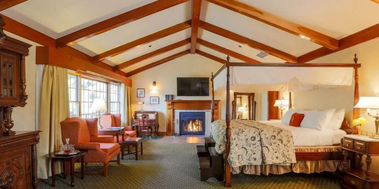 Photo of the whole room, Bed in Benbow Historic Inn Photo of the whole room, Bed in Benbow Historic Inn