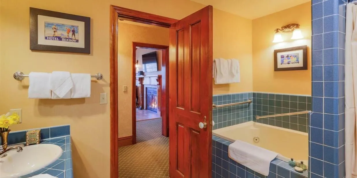 Bathroom in Benbow Historic Inn