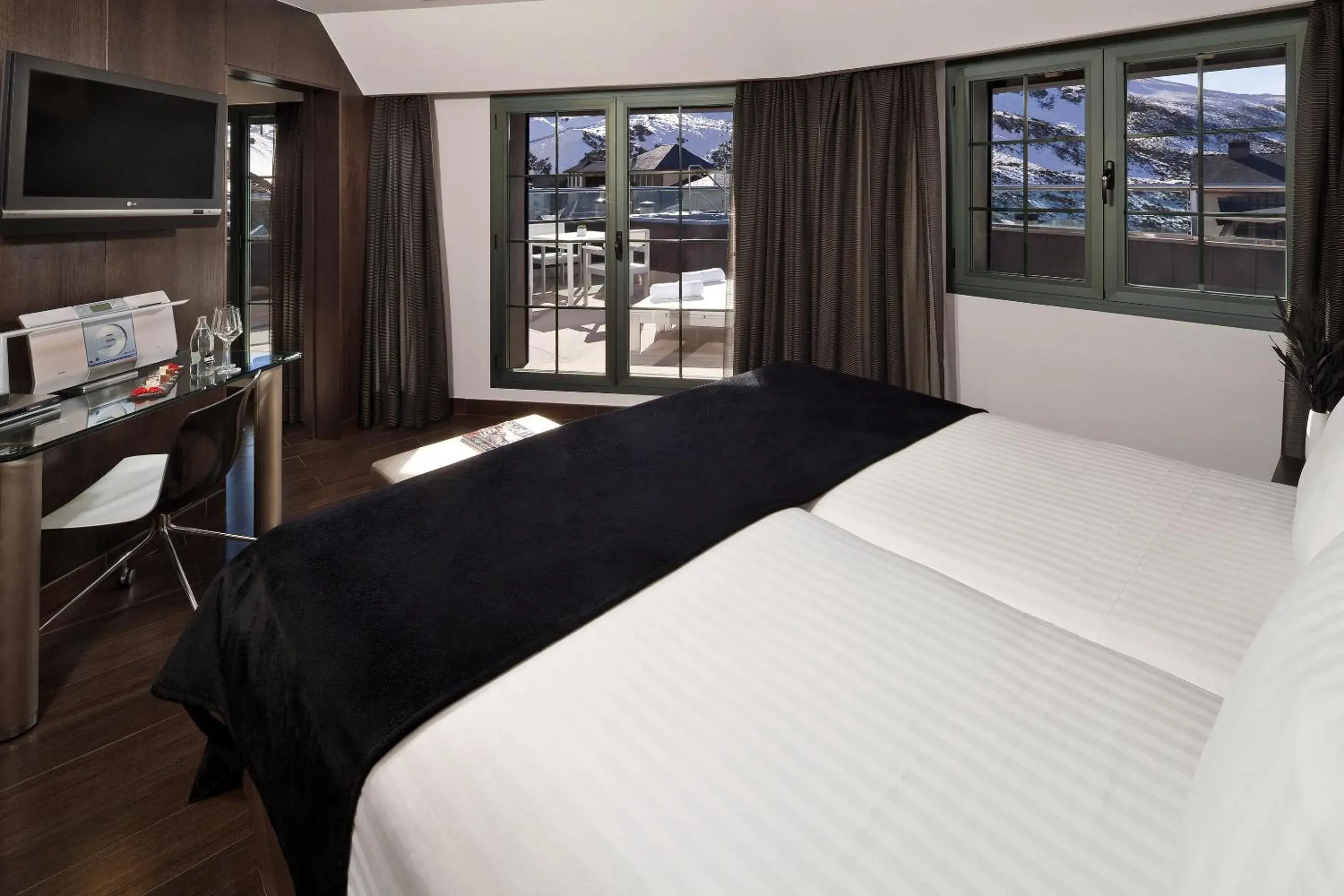 Property building, Bed in Meliá Sol y Nieve Property building, Bed in Meliá Sol y Nieve