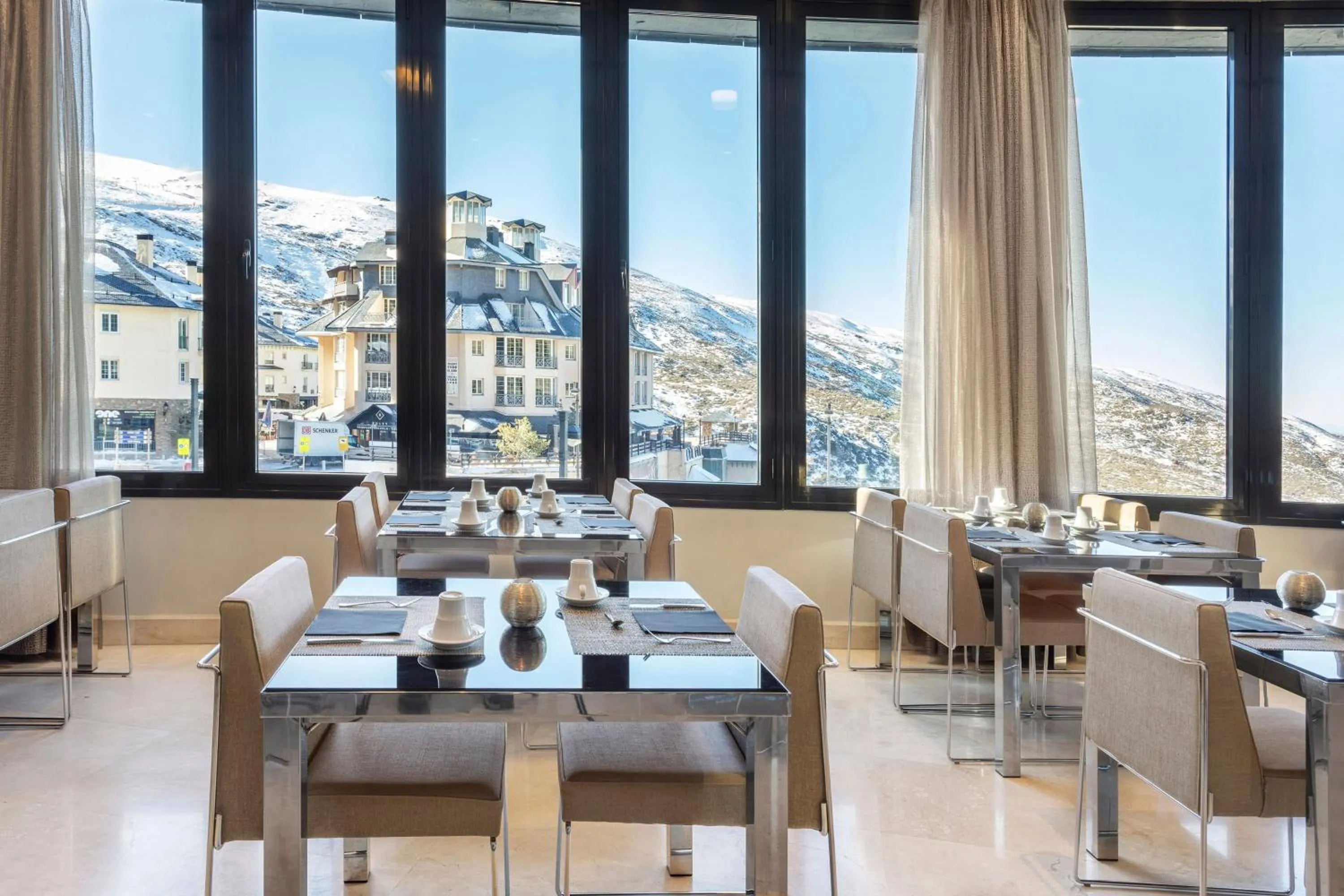 Property building in Meliá Sol y Nieve