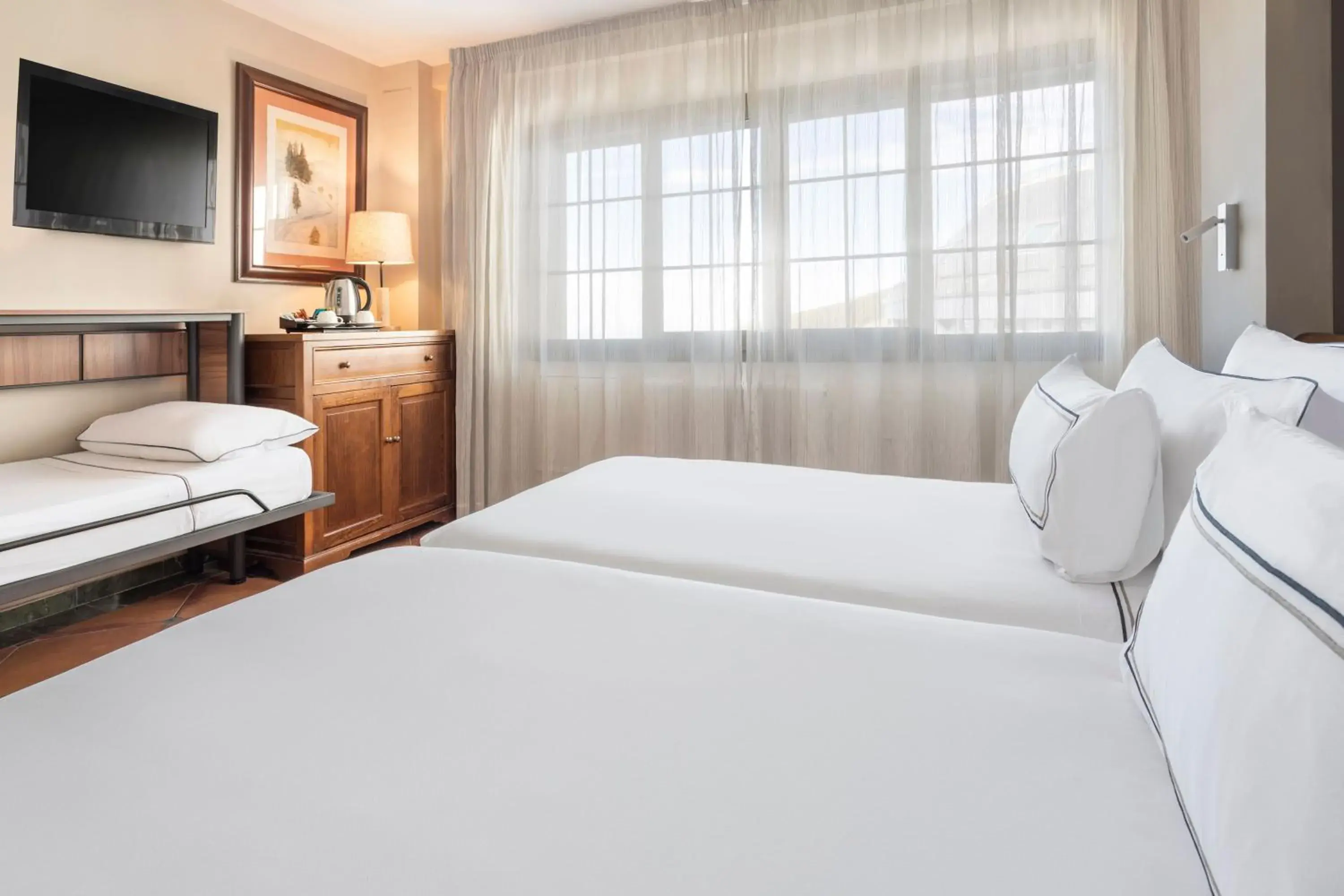 Property building, Bed in Meliá Sol y Nieve Property building, Bed in Meliá Sol y Nieve