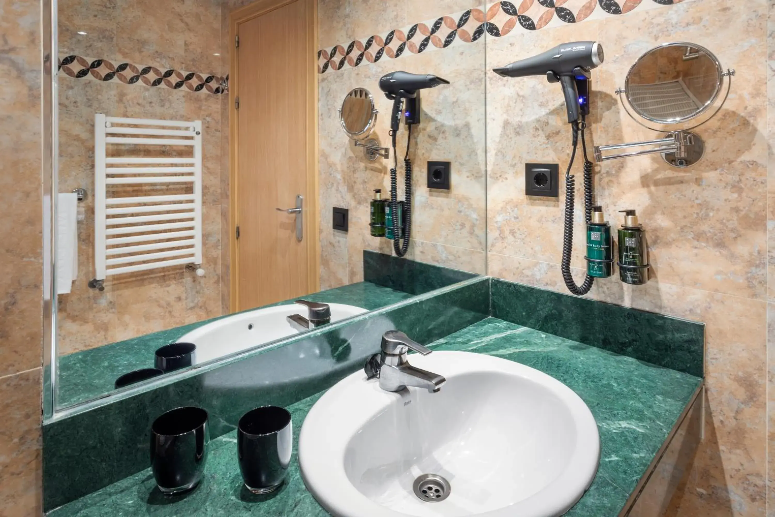 Family Room Mountain View in Meliá Sol y Nieve Family Room Mountain View in Meliá Sol y Nieve