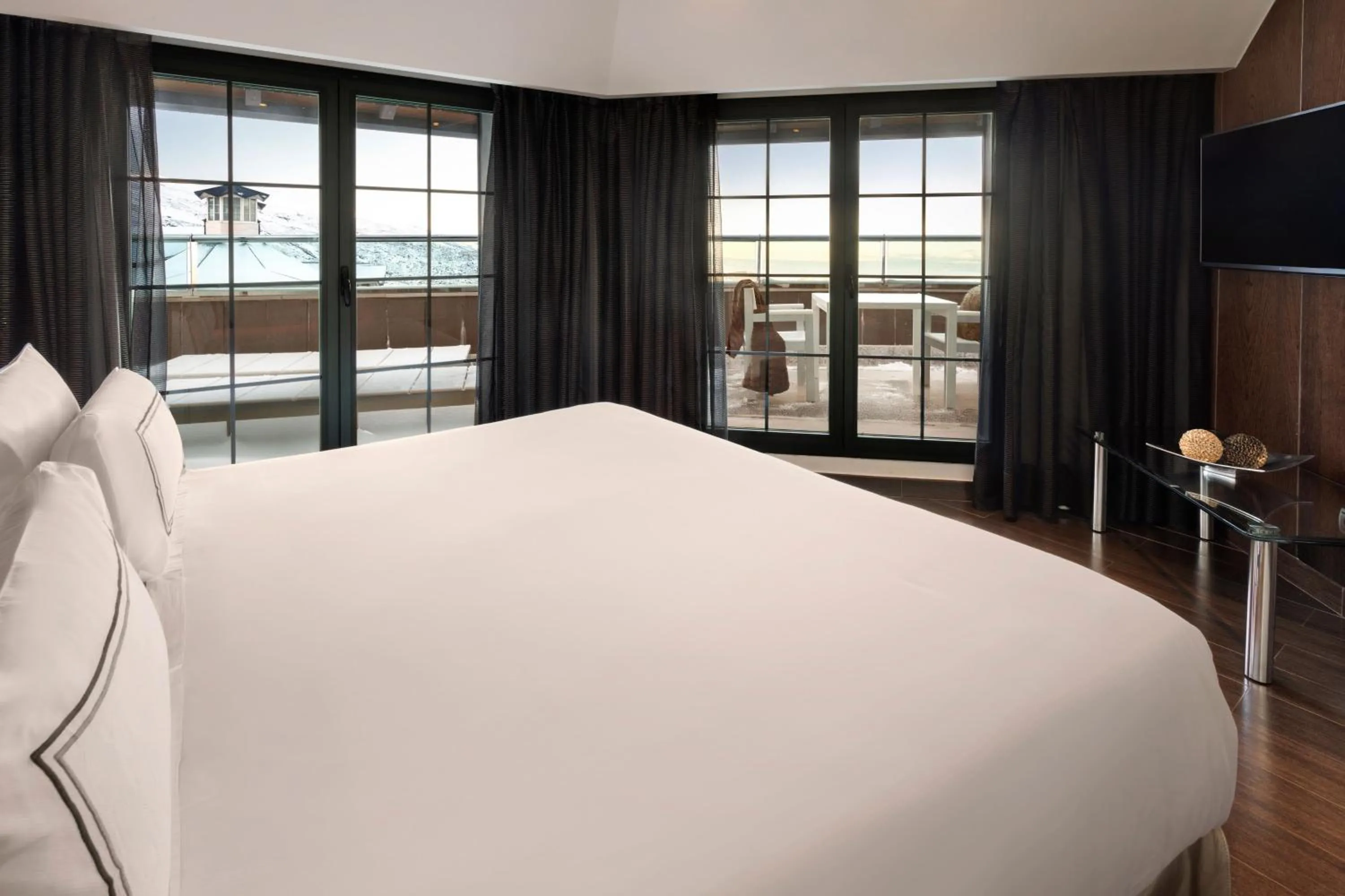 Property building, Bed in Meliá Sol y Nieve