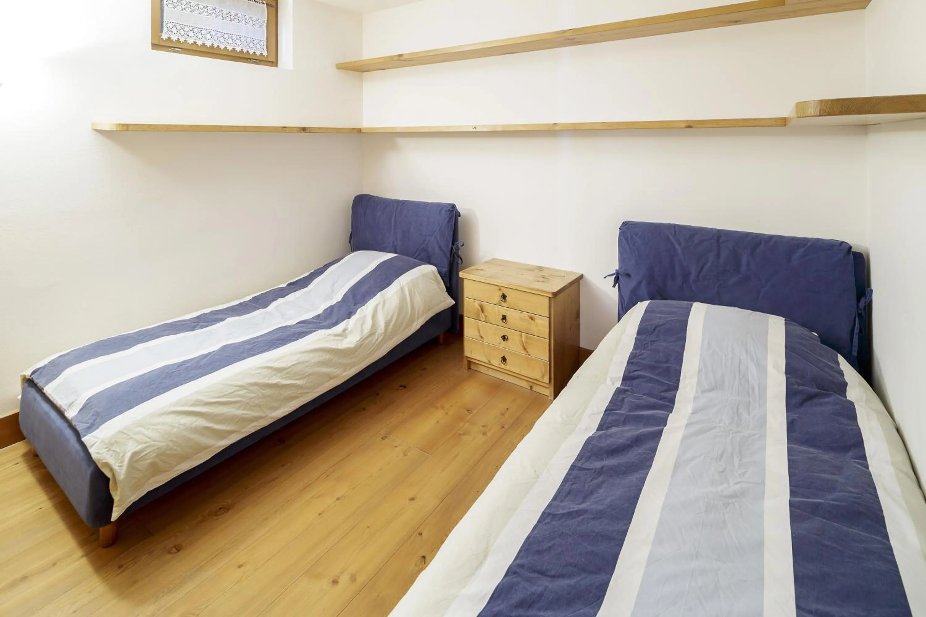 Bedroom, Bed in Villa Ronco - Stayincortina