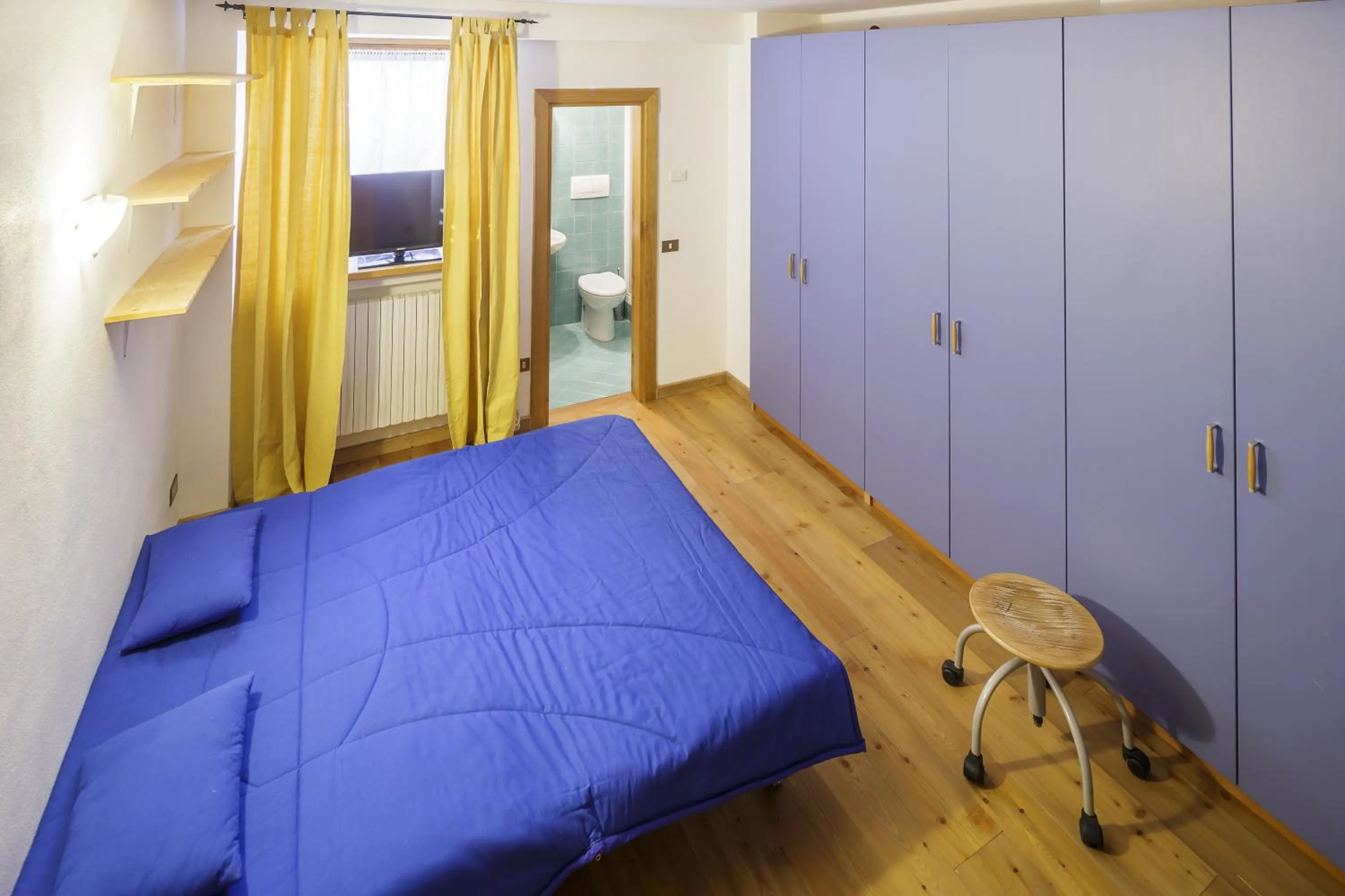 Bedroom, Bed in Villa Ronco - Stayincortina