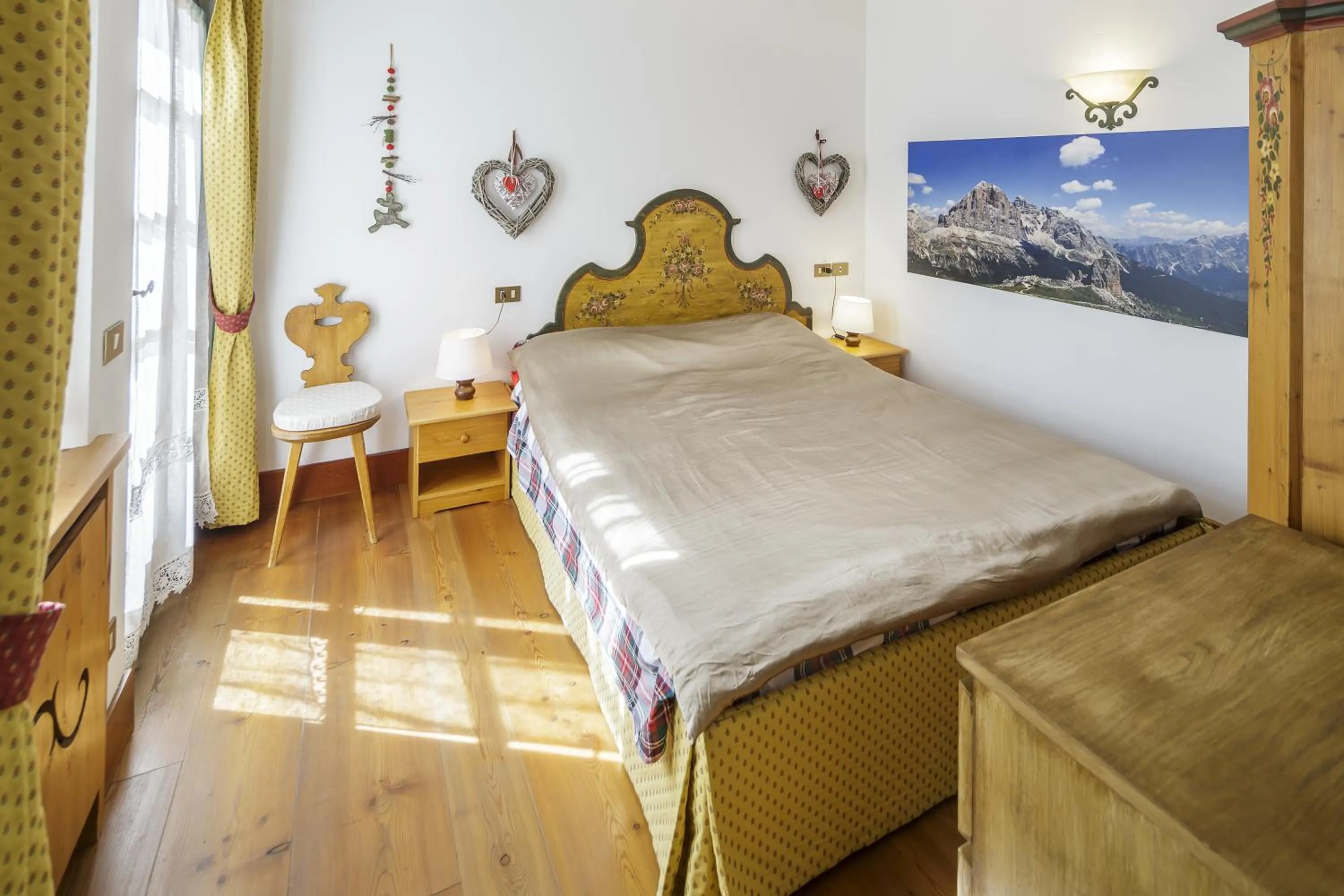 Bedroom, Bed in Villa Ronco - Stayincortina