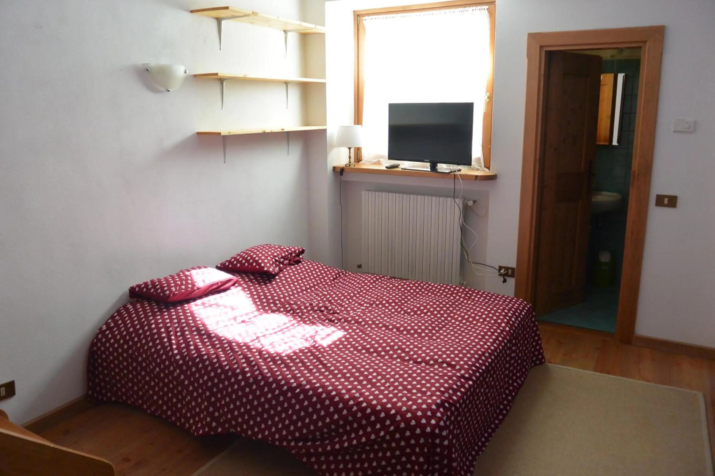 Bedroom, Bed in Villa Ronco - Stayincortina