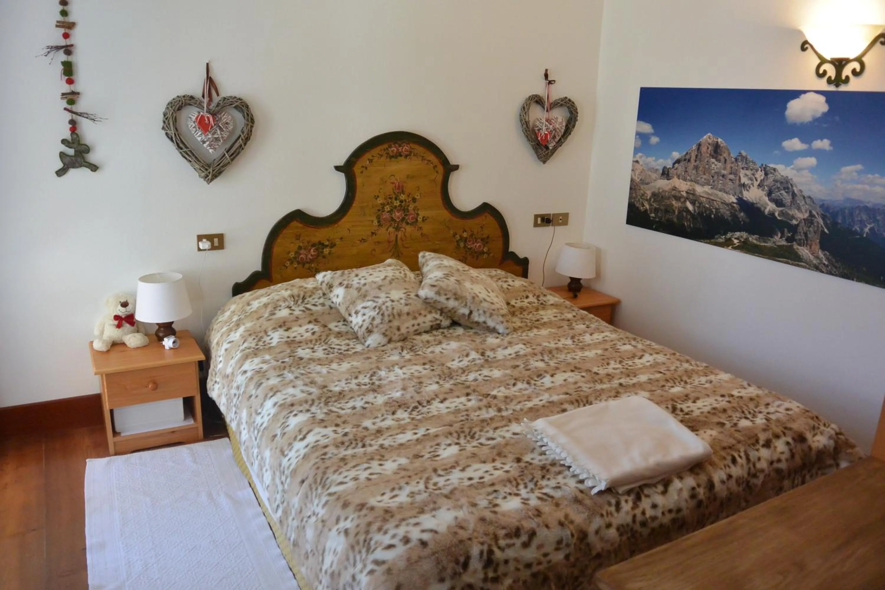 Bedroom, Bed in Villa Ronco - Stayincortina